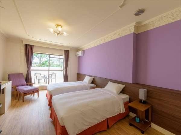 Violet 2 beds