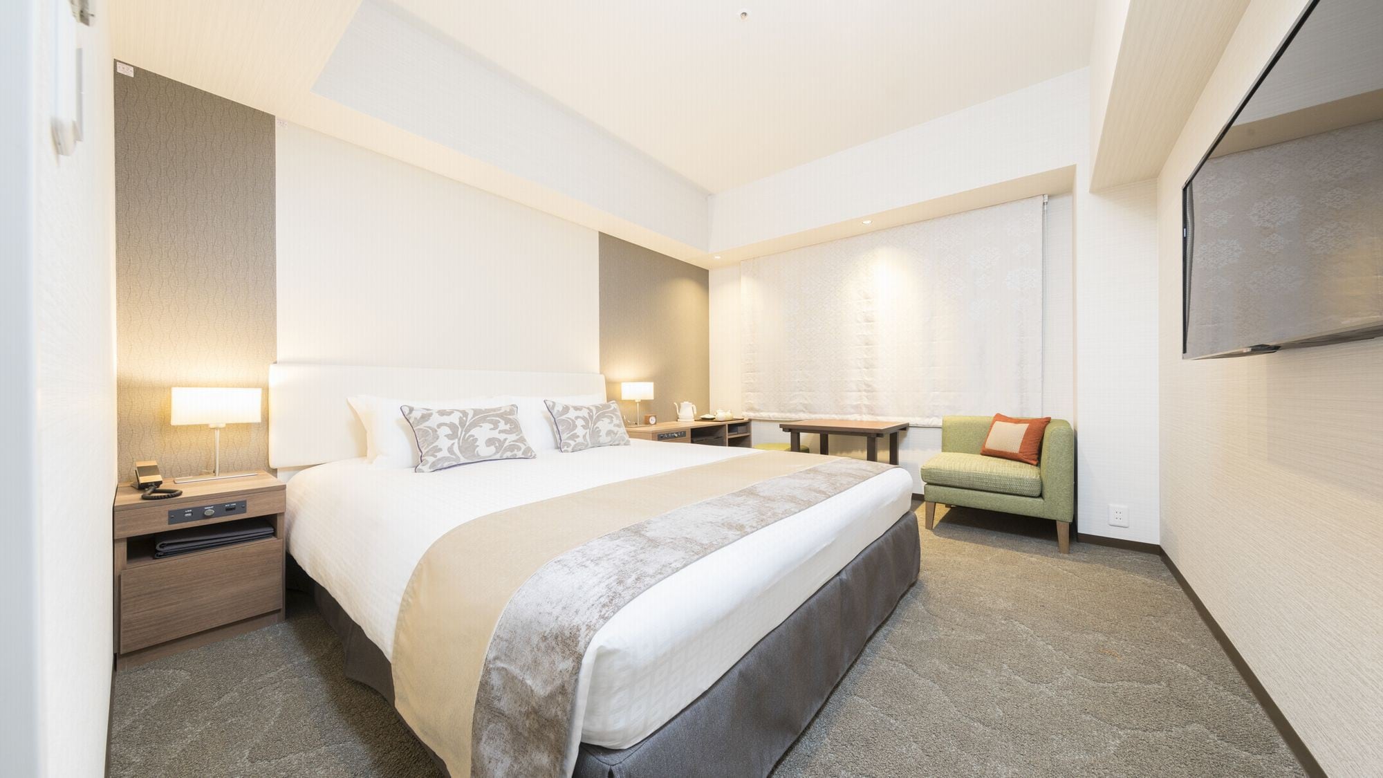 [Double room] 18 square meters, bed width 164 cm / washer / dryer, microwave oven