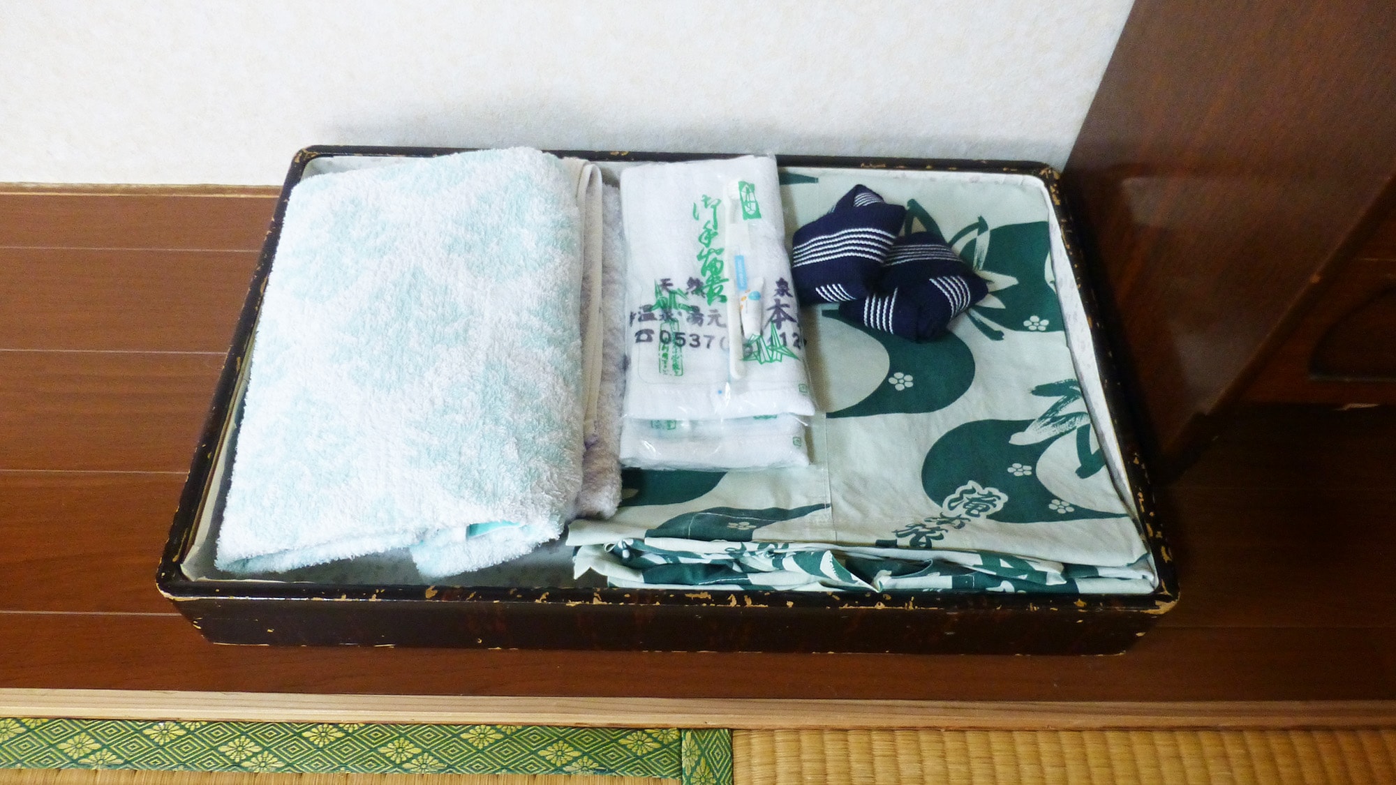 * 客房示例 / 浴衣、毛巾、牙膏套装等便利设施将在客房内提供。