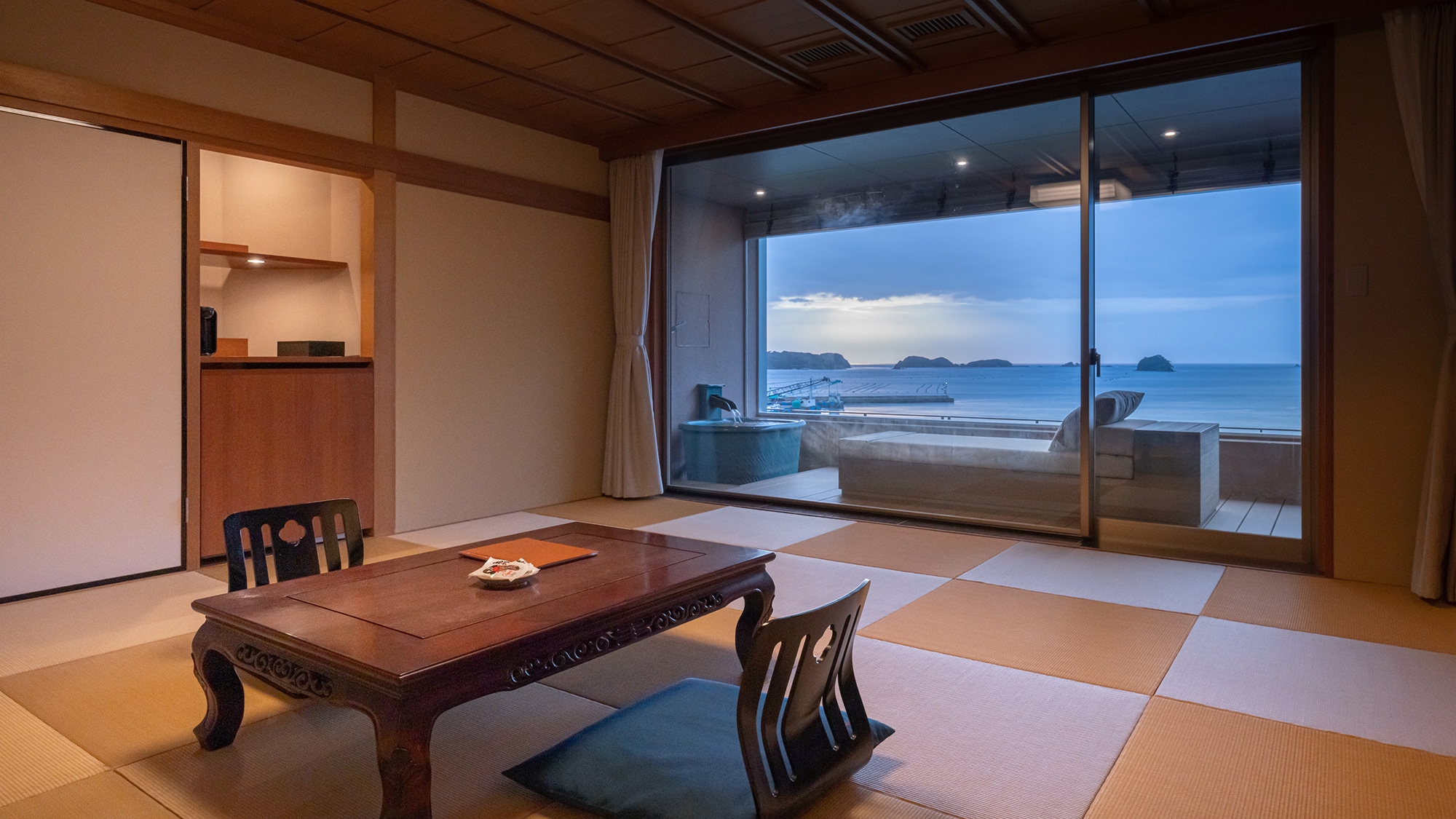 Corner Japanese-style room