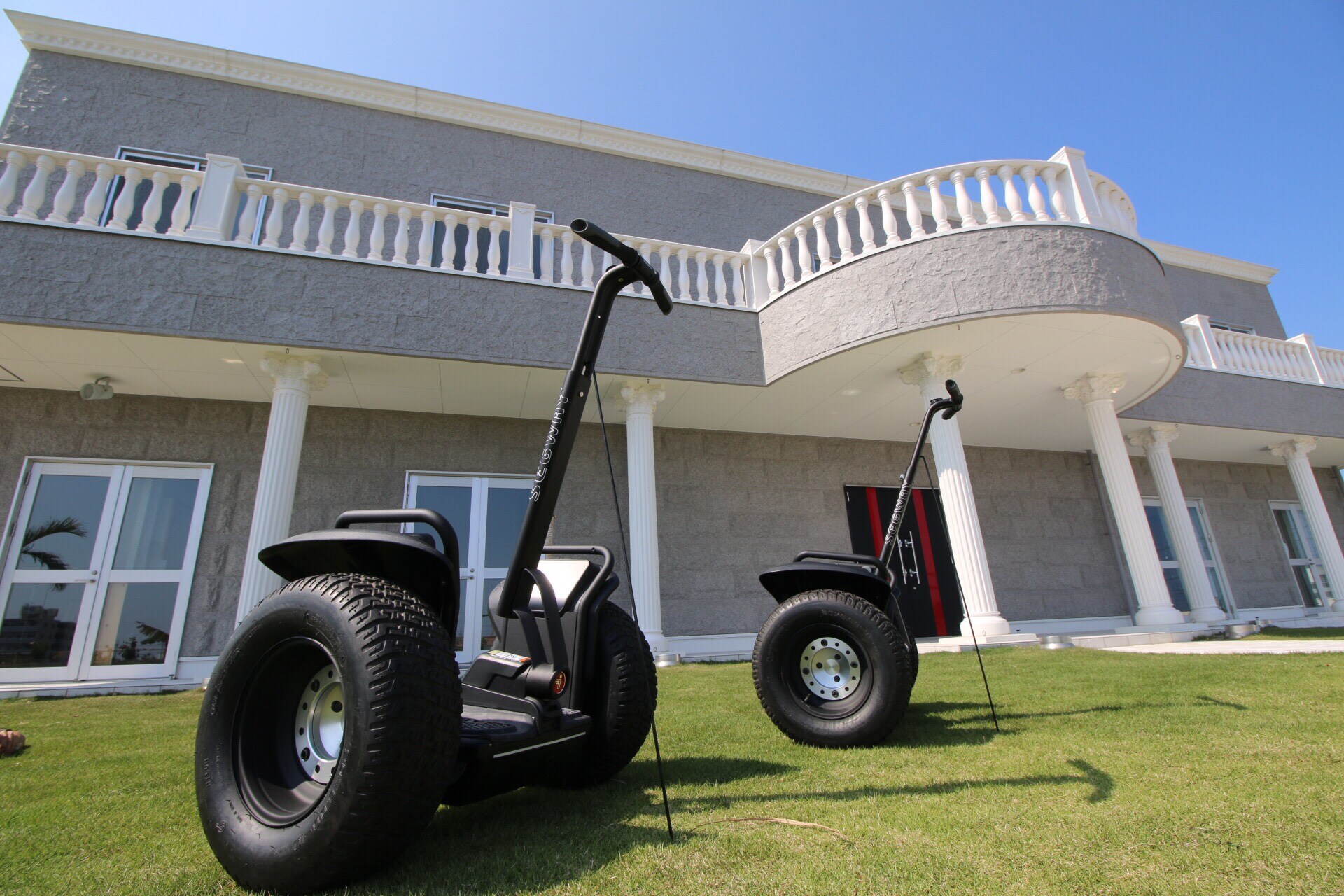 骑上 Segway 平衡车，享受清爽的海风
