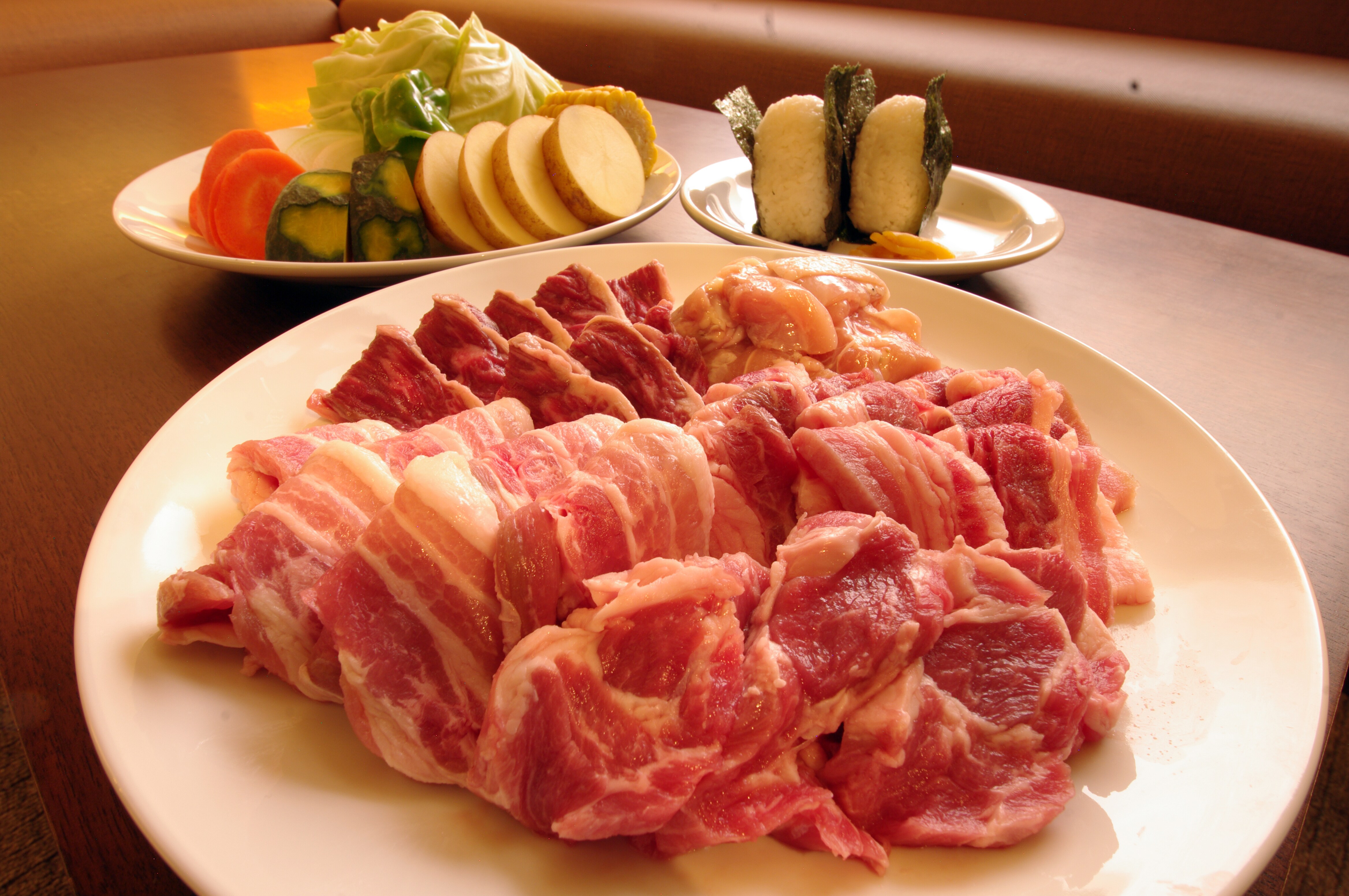 Yakiniku BBQ set: 3,580 yen per person (photo shows 2 servings)