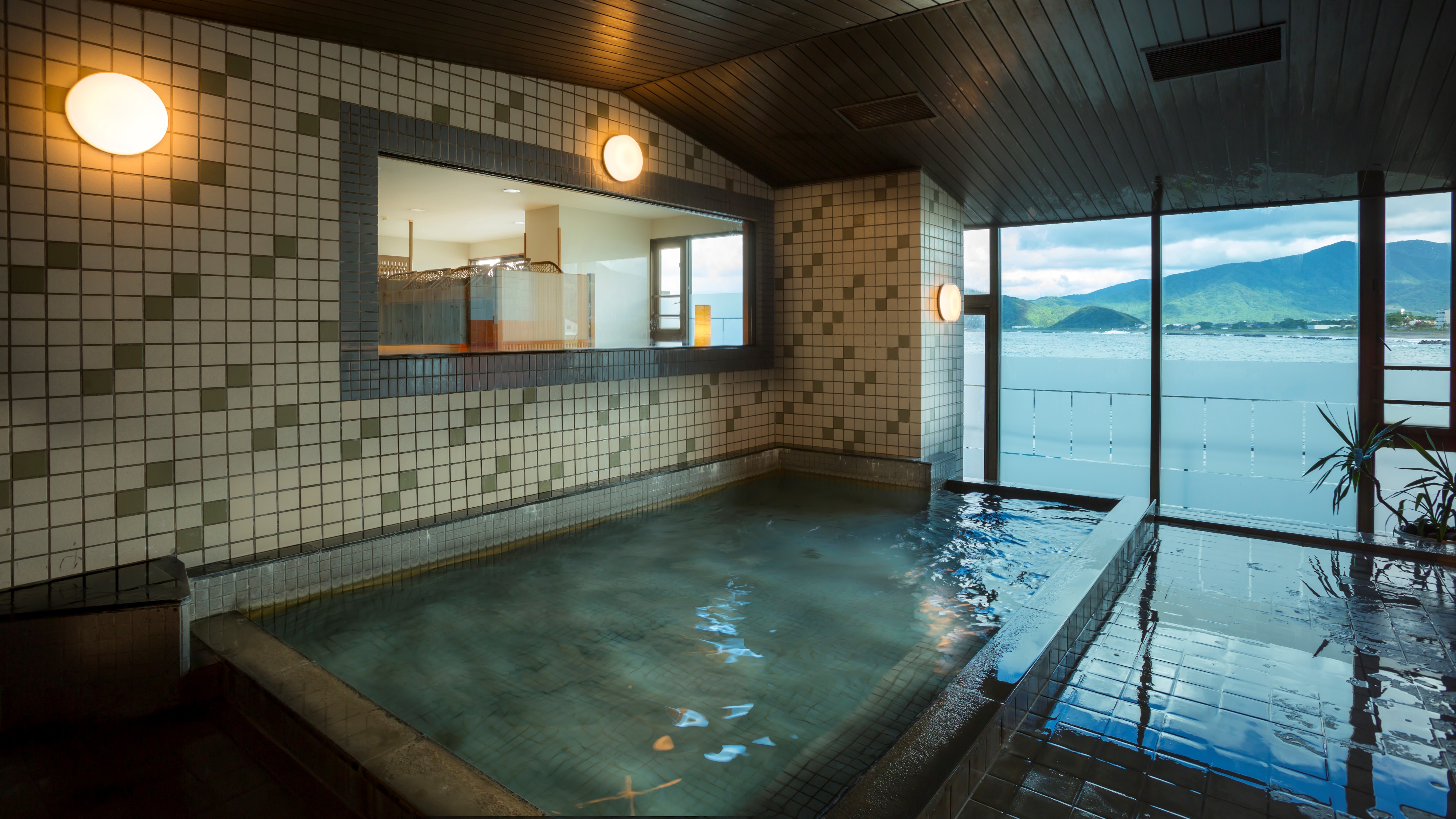 <Large public bath/women's bath>
