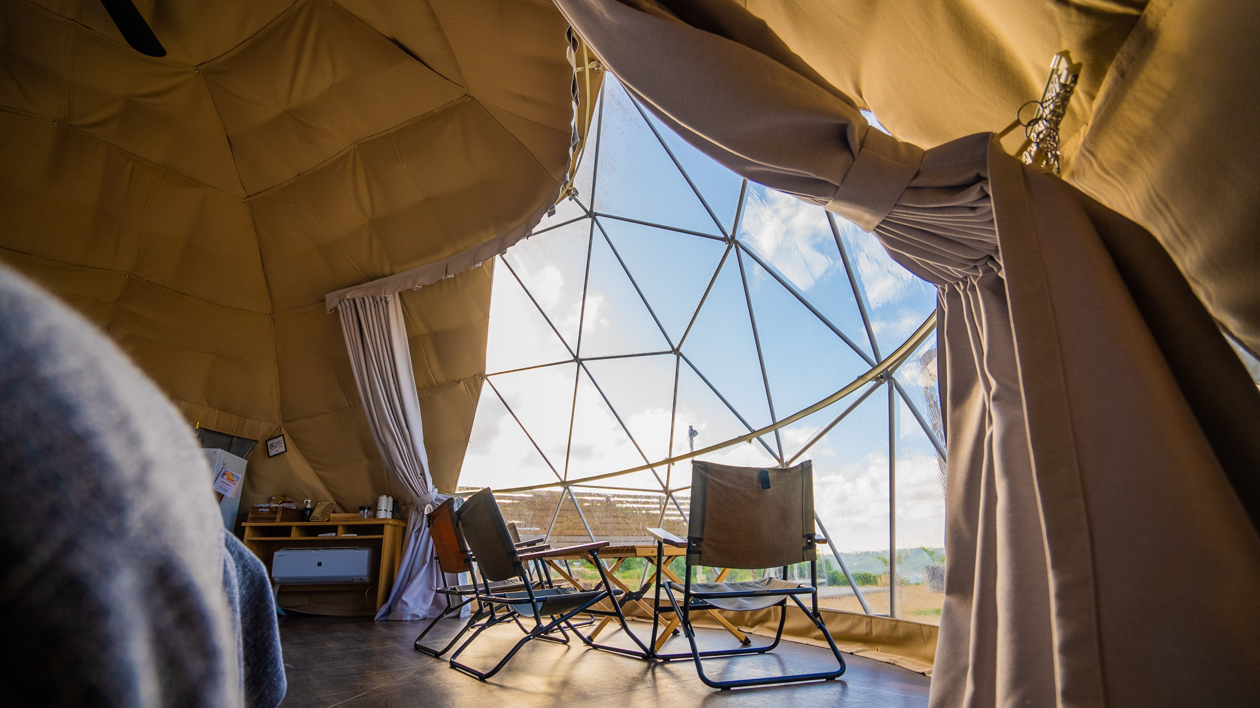 Interior kubah glamping