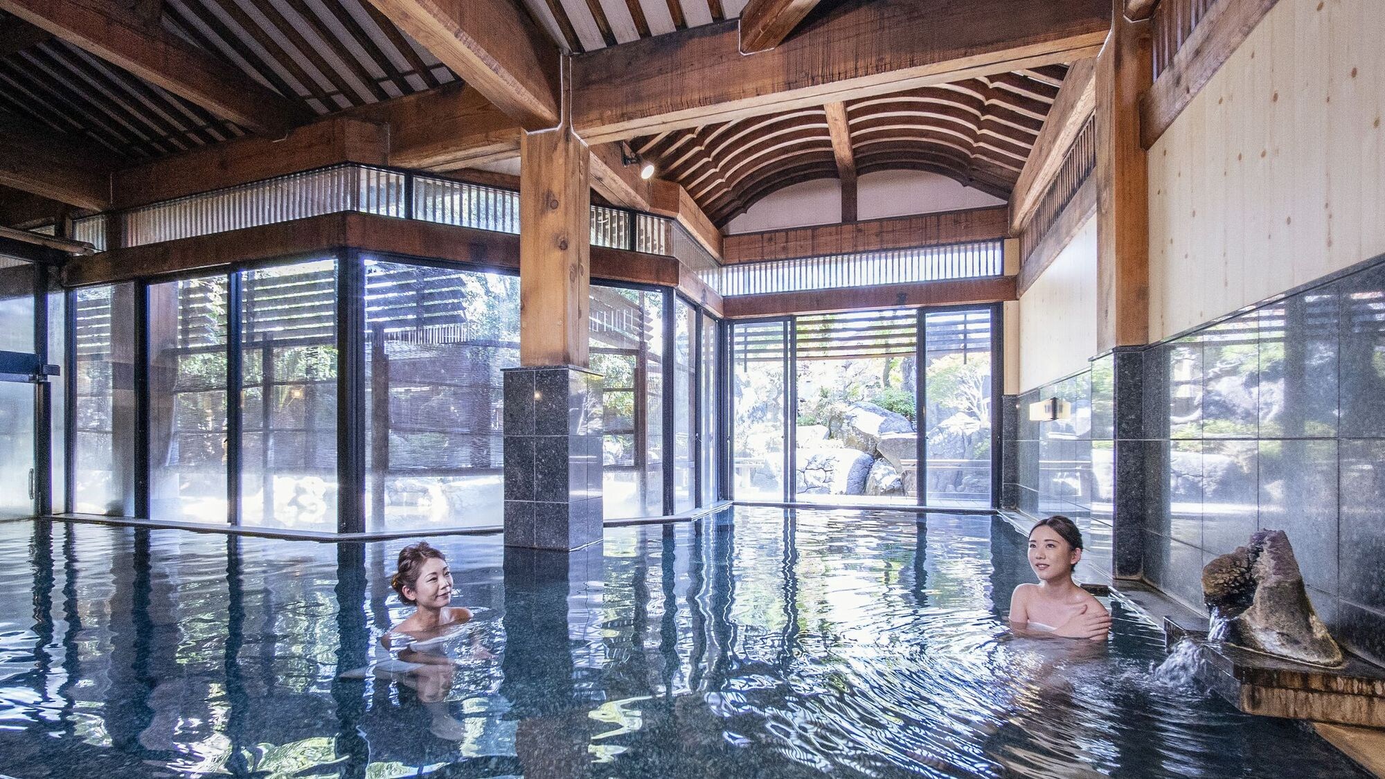 [Shikibu-no-Yu] * Put it in at the depth of the waist. Dreamy while looking at the garden.