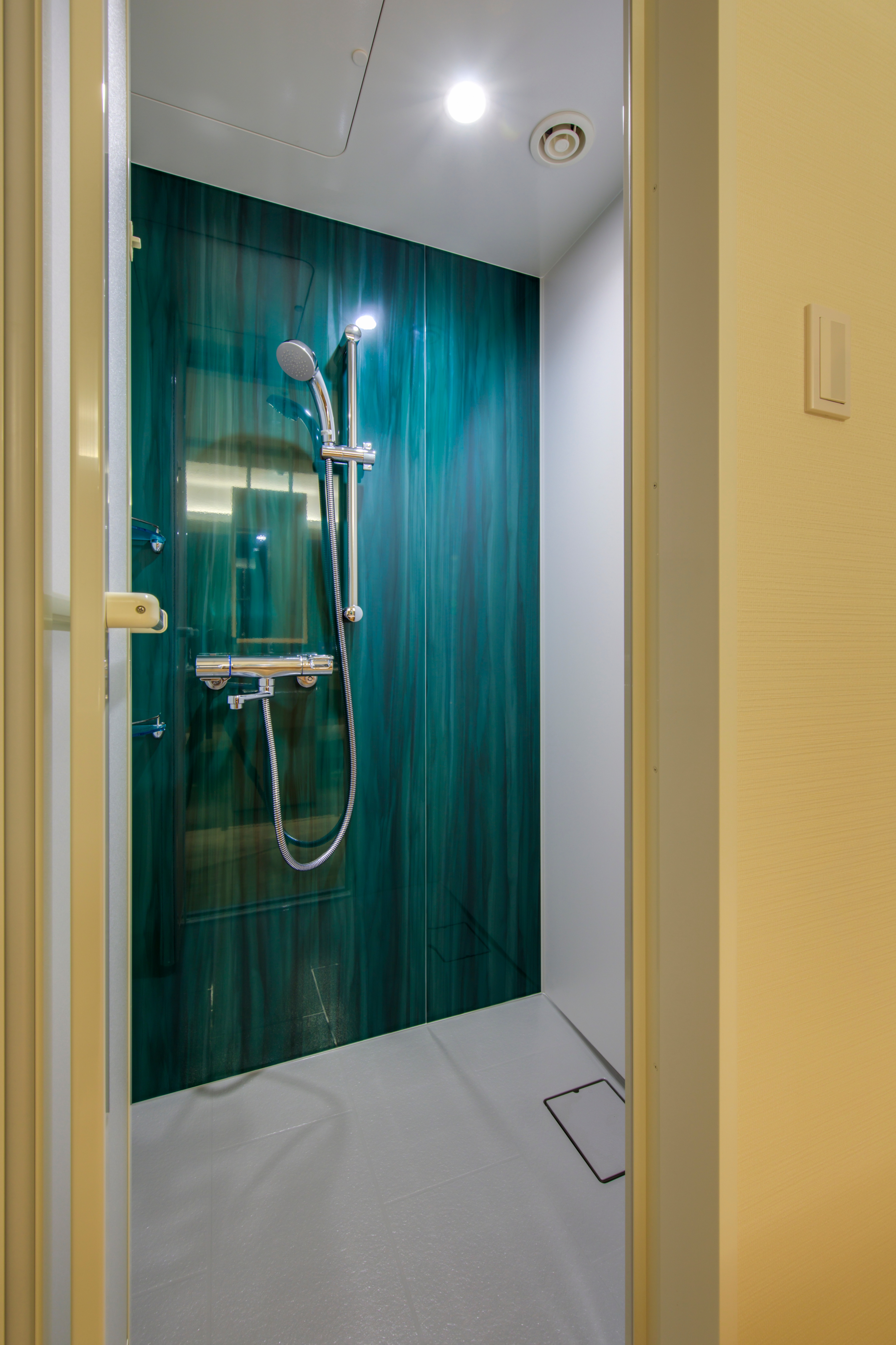 Kamar Mandi Ruang Halaman AQUA SQUARE