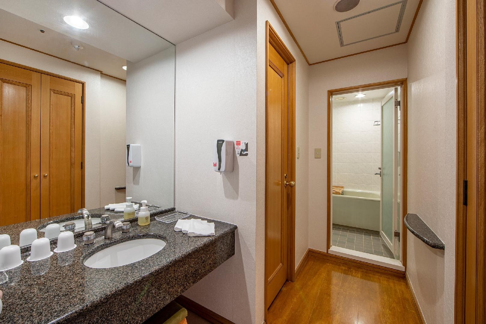 Japanese-Western room bathroom
