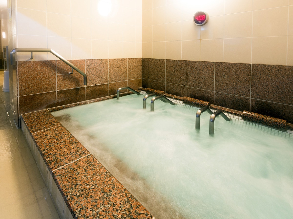 Foam stimulates the skin moderately. Women's jacuzzi
