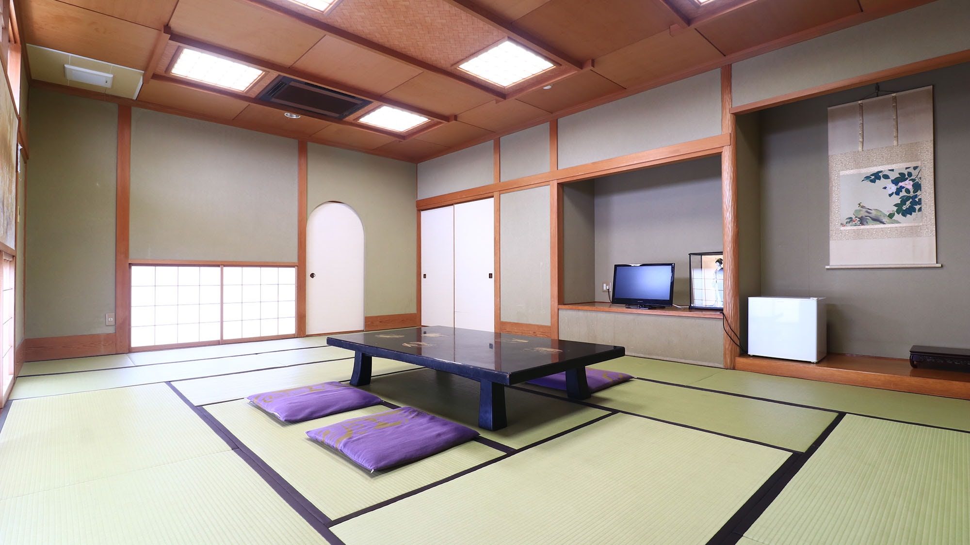 [Guest Room] Japanese-style room with 17.5 tatami mats - Camellia
