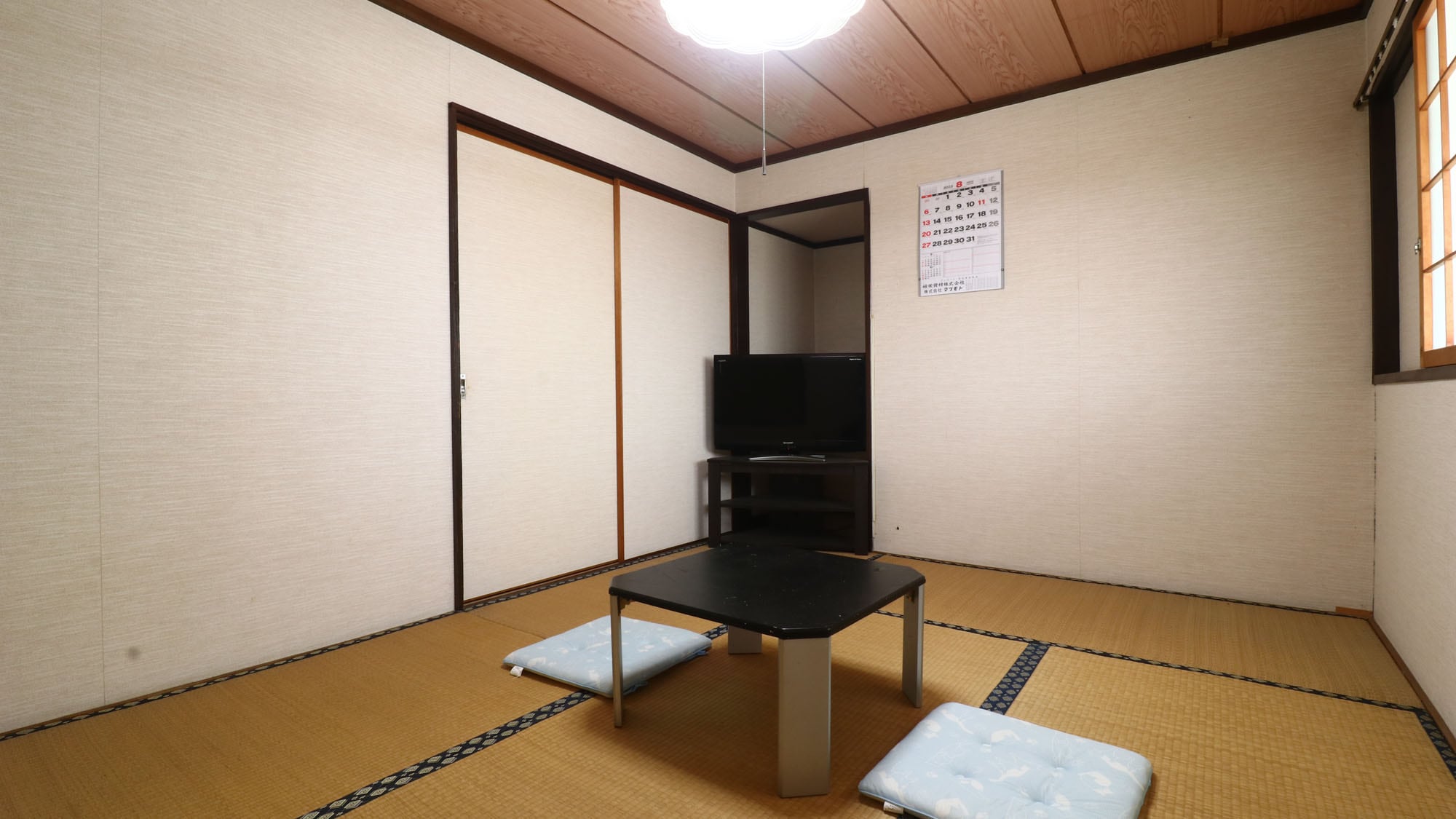 Guest Rooms: Japanese-style room (6 tatami mats) *