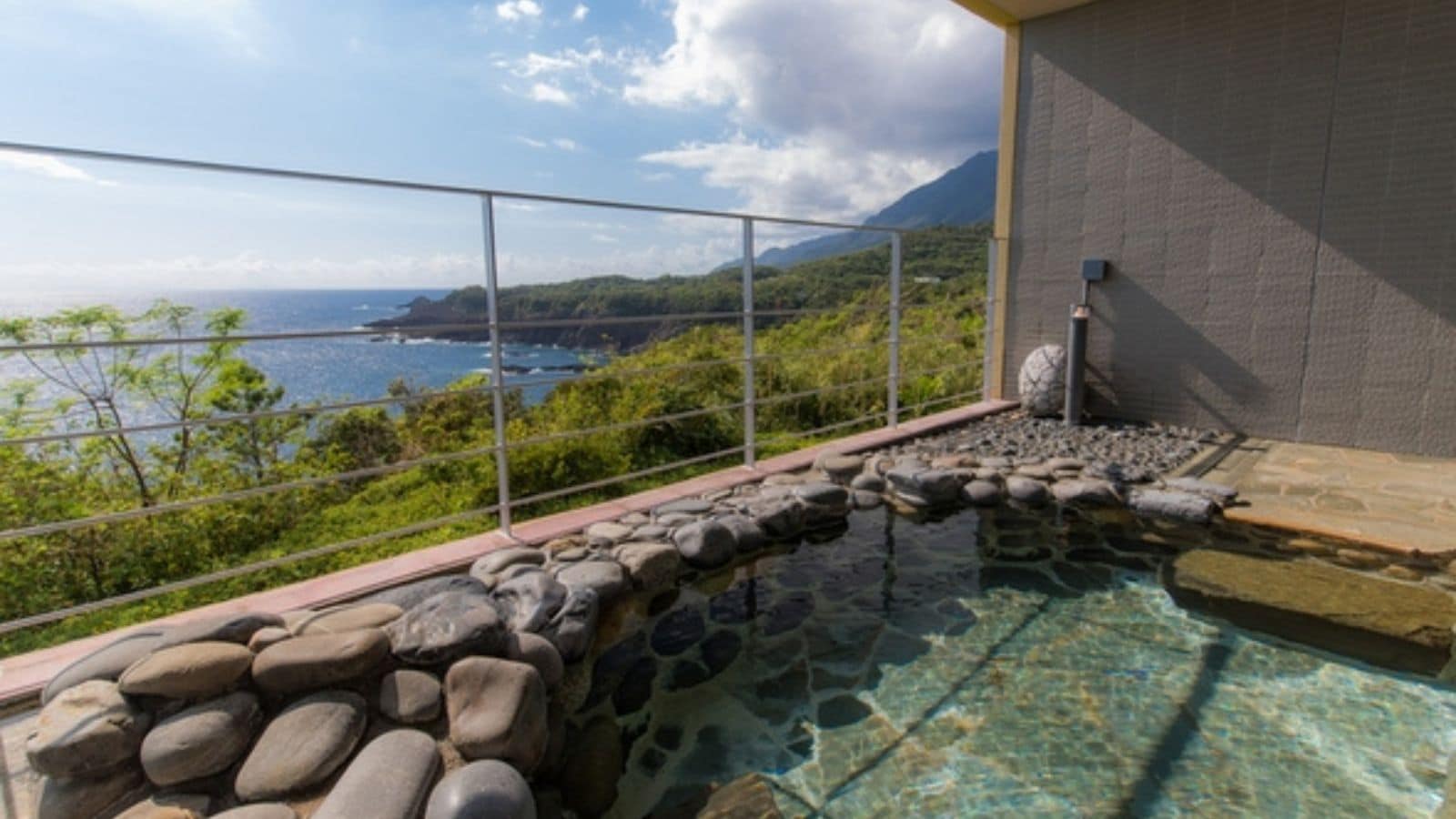 Open-air bath