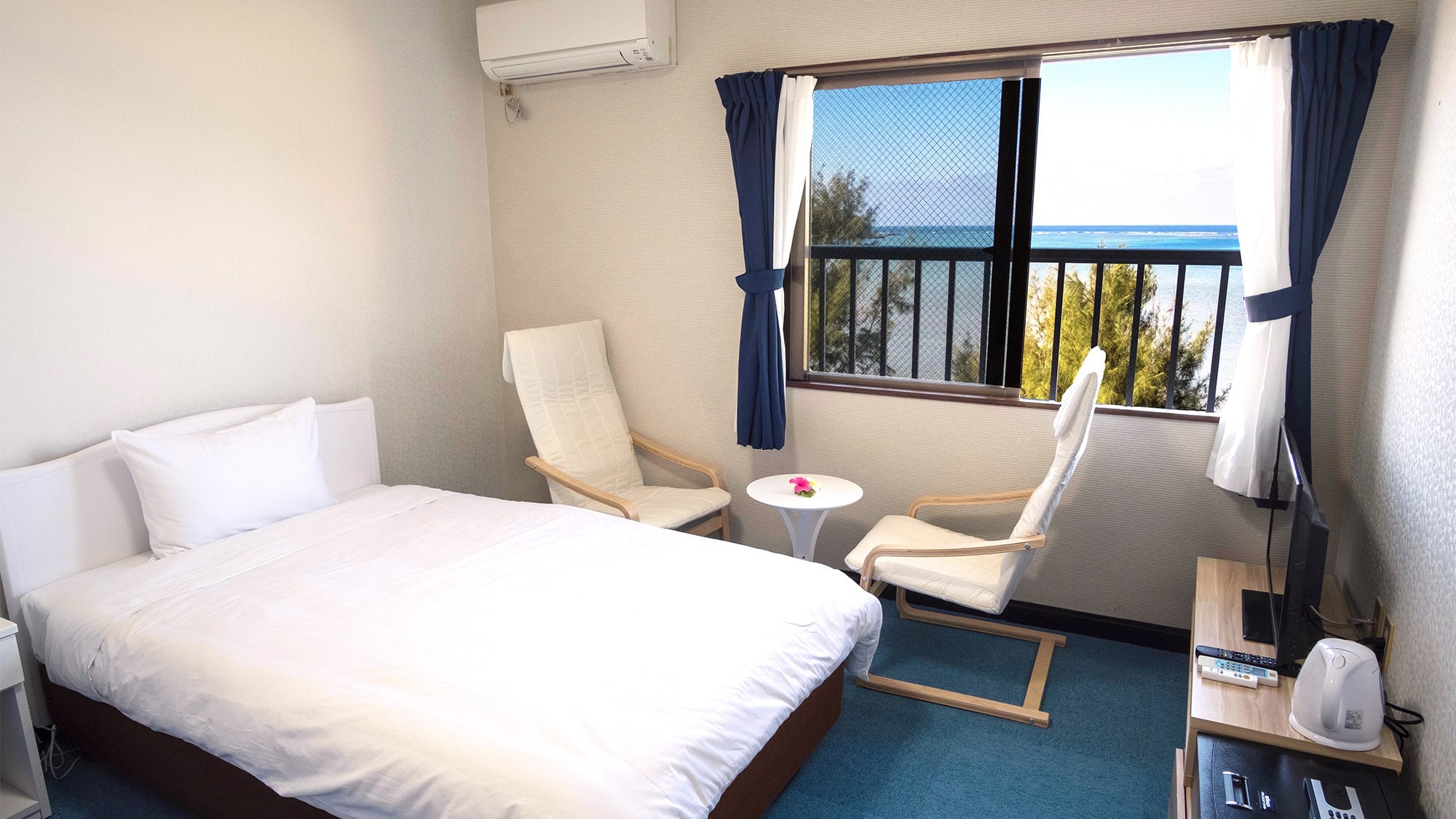 ・Ocean Deluxe Twin: A spacious room with a semi-double bed.