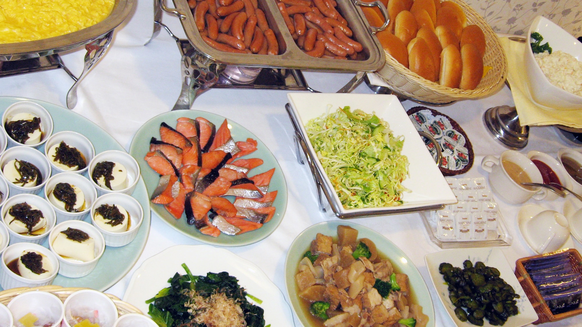 ■ อาหารเช้า ≪บุฟเฟ่ต์อาหารญี่ปุ่นและตะวันตก≫ (7: 00-9: 00 น.)