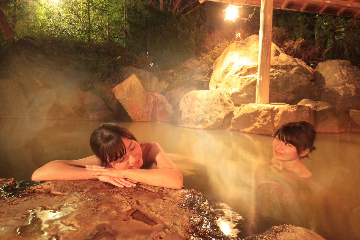 Open-air bath "Kagaribi-no-yu" operating hours: 5:00am - 12:00am (excluding cleaning times)