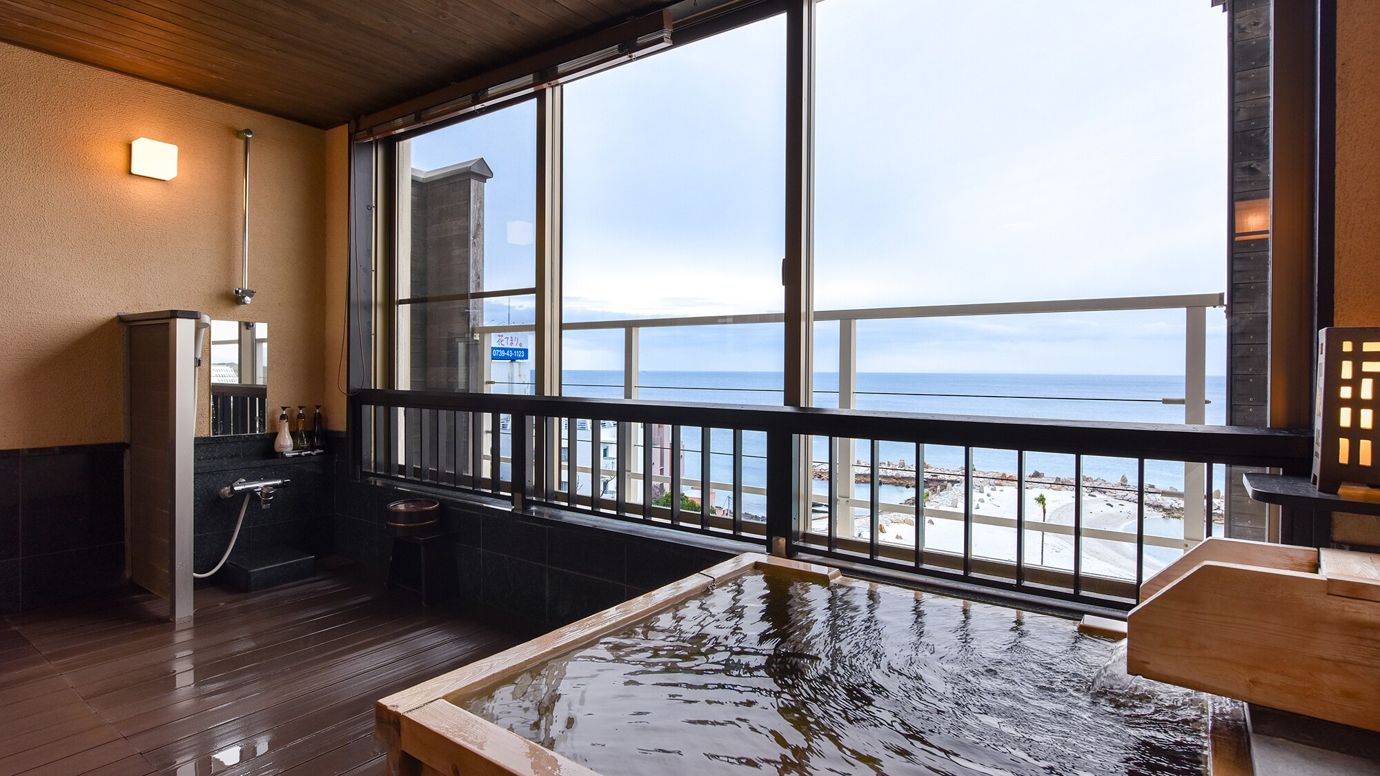* [Room with open-air bath (Mashirano) / Retro] Enjoy the hot springs of the open-air bath in a completely private space.