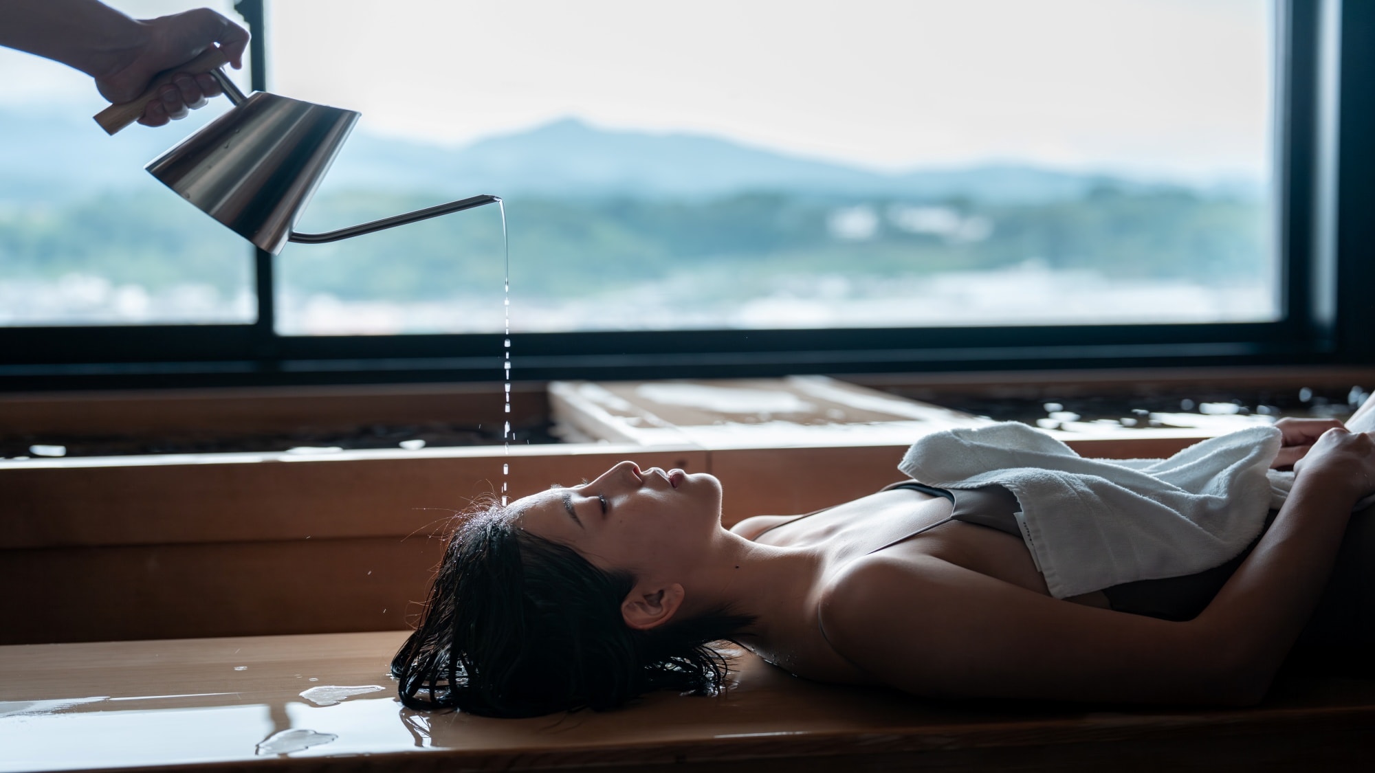 [Head immersion bath] By gently pouring water over your forehead, you stimulate the autonomic nervous system and achieve a deep relaxation effect.