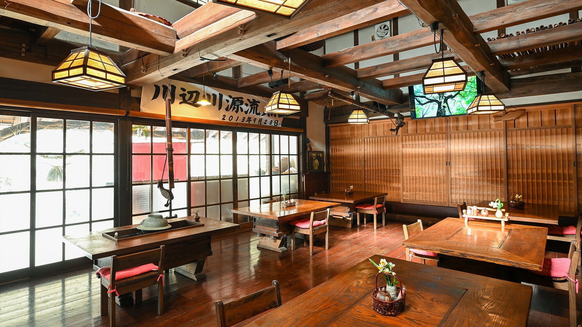 * [Restaurant] You can enjoy Yamazato cuisine in a warm space where you can feel the taste of an old folk house and the warmth of wood.