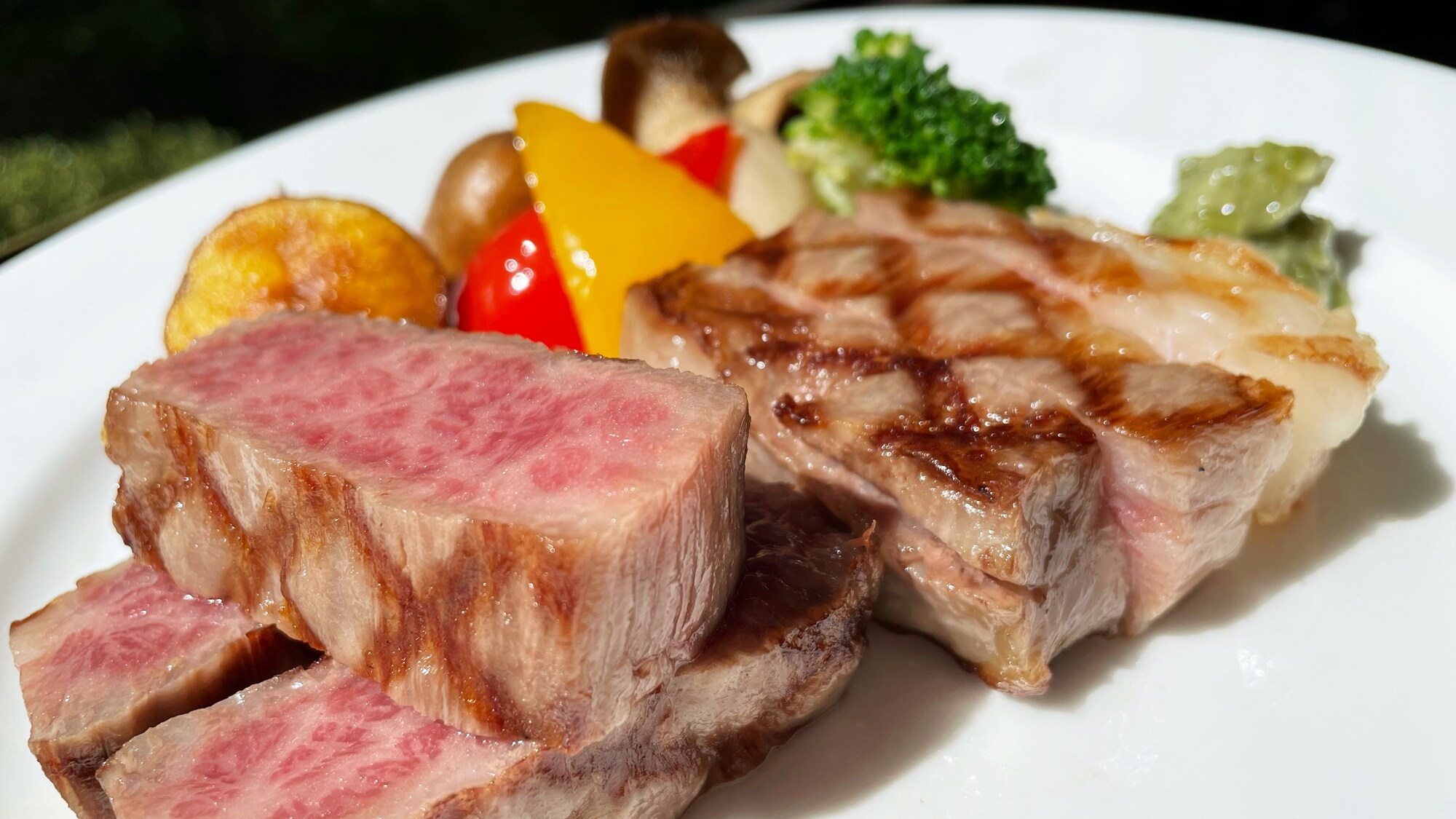 *Dinner example: Japanese-style steak made from Shinshu premium beef. The smooth fat melts in your mouth.