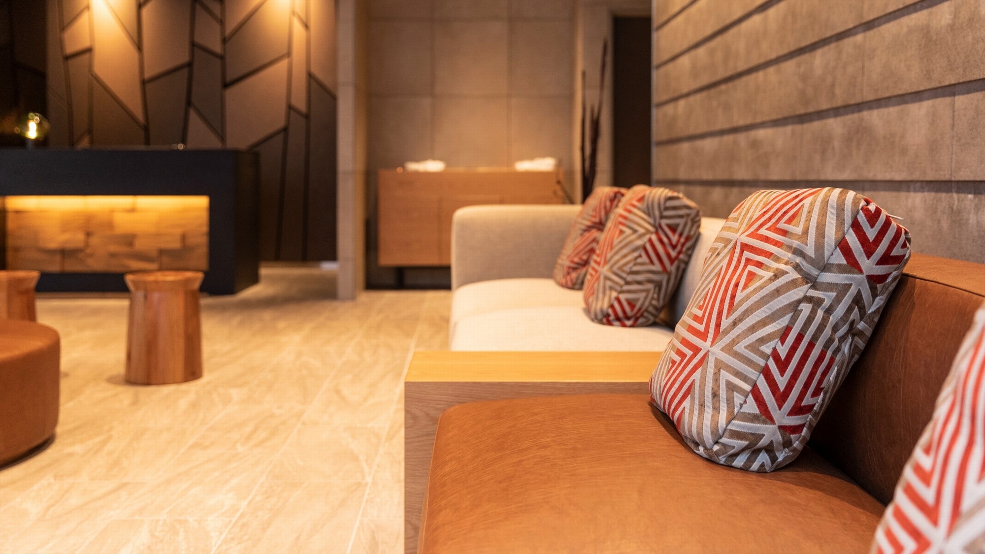 Please relax with discerning furniture