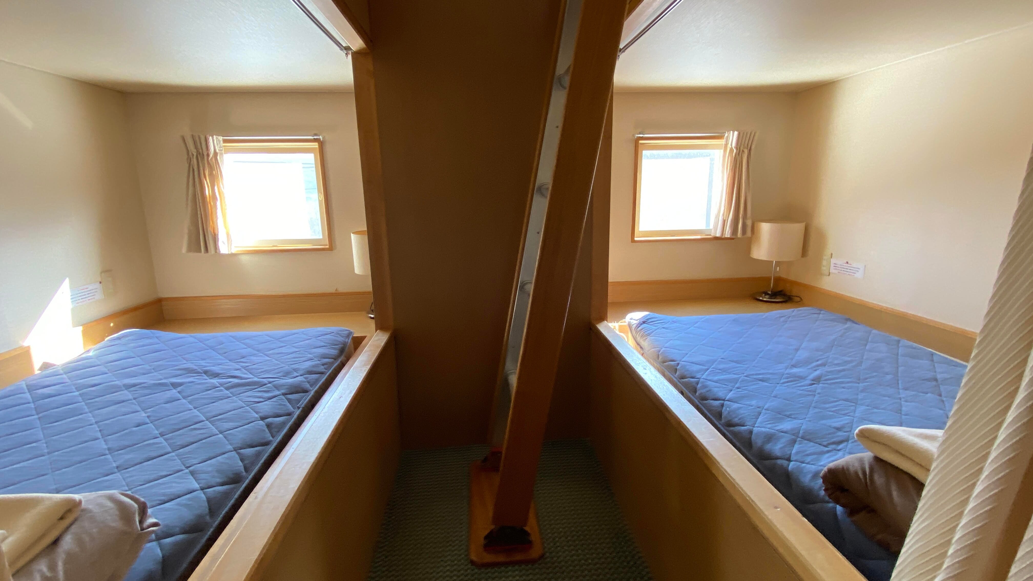 Bed (lower bunk)