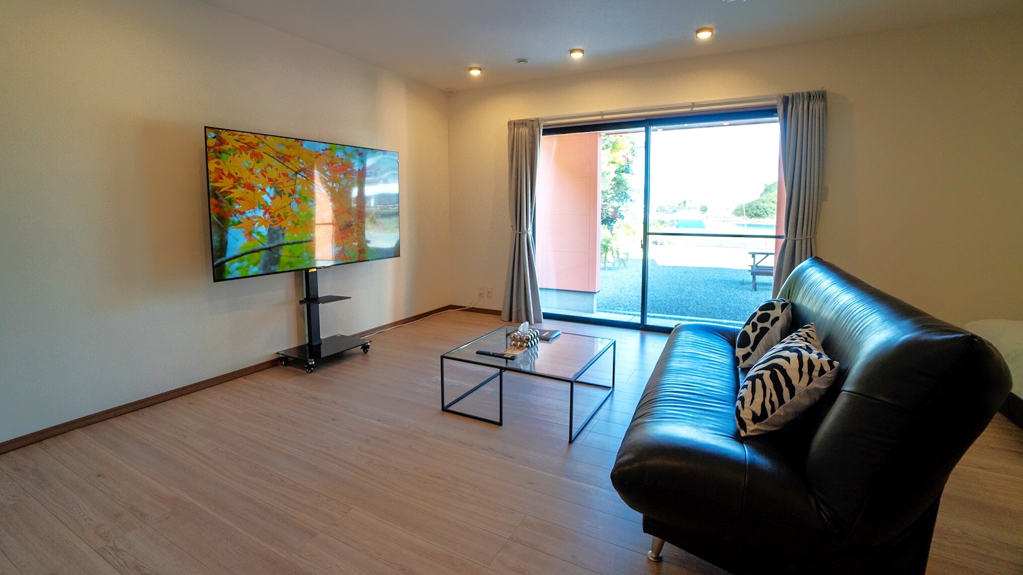 핑크 빌라 75인치 TV 설치