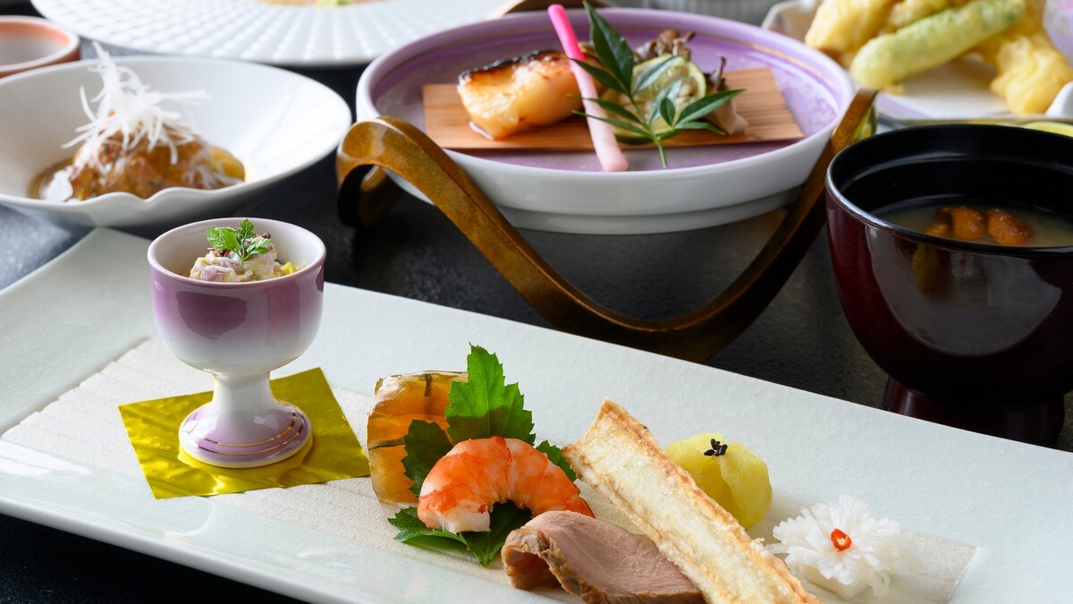 Kaiseki using plenty of seasonal ingredients