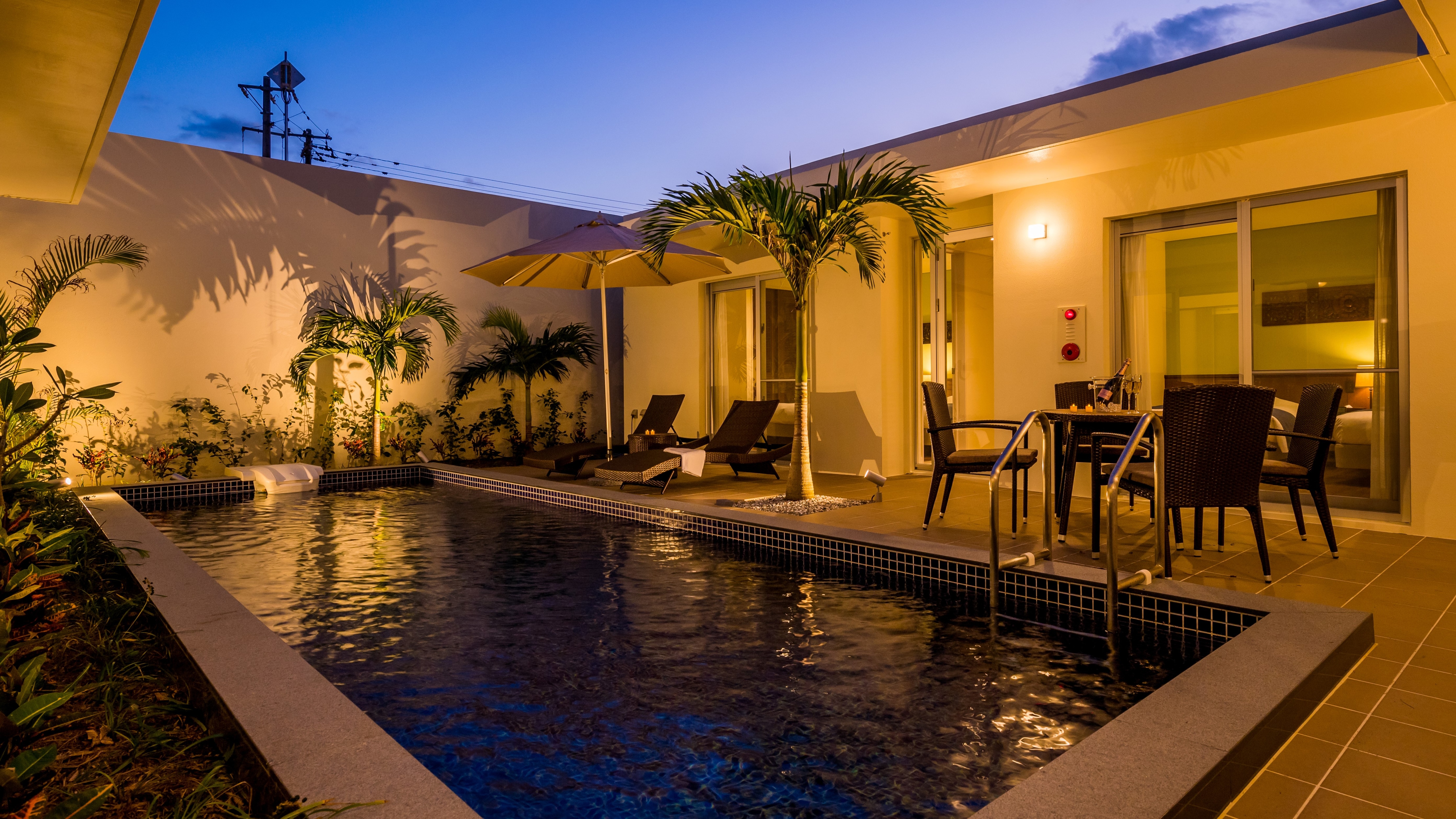 Private Pool: LOTUS