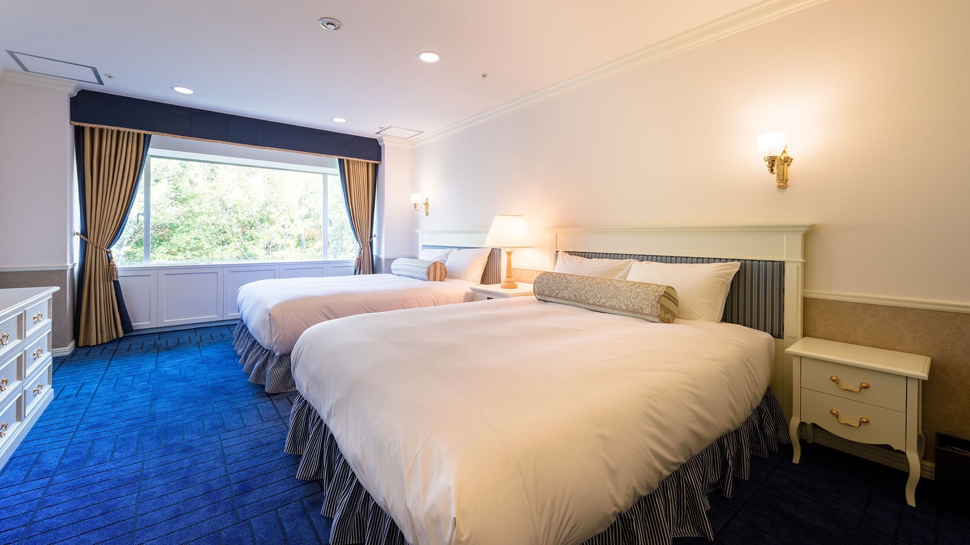 [Luxury Suite] 82 square meters. A spacious and luxurious suite with separate bedroom and living room.