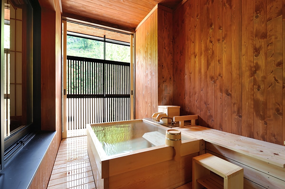 Hotel information and reservations for Matsunoyama Onsen