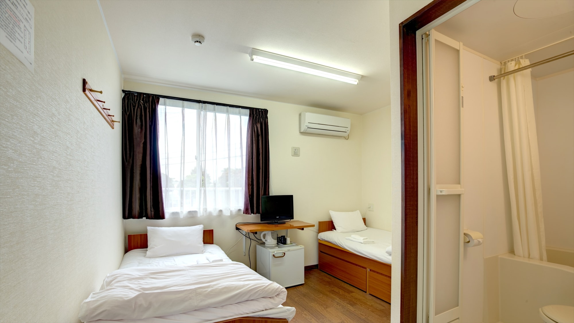 ◆ 雙床房：13平米，帶衛浴、空調、電視、冰箱