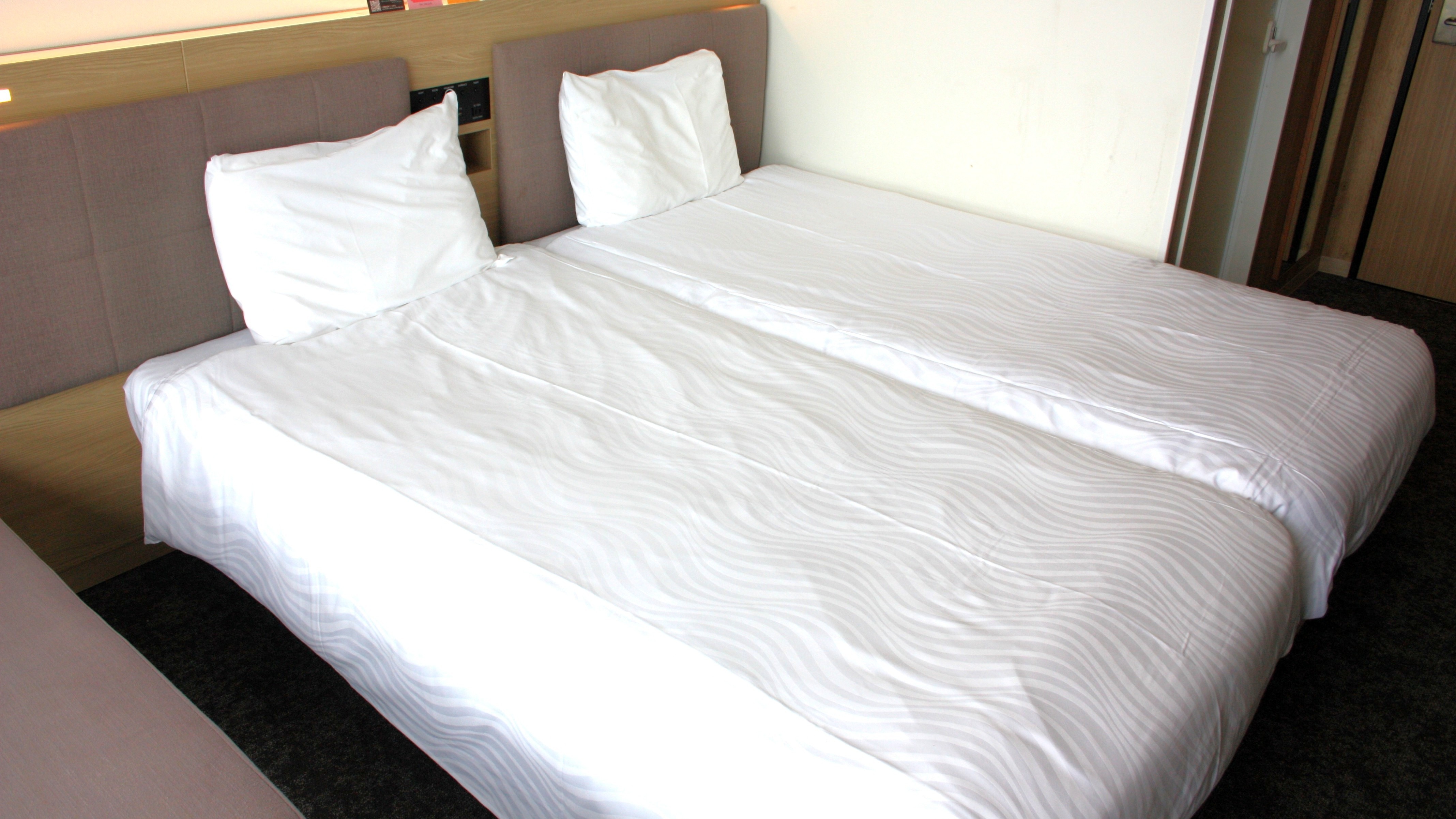 Ocean View Hollywood Twin Room [Ocean View Guaranteed]