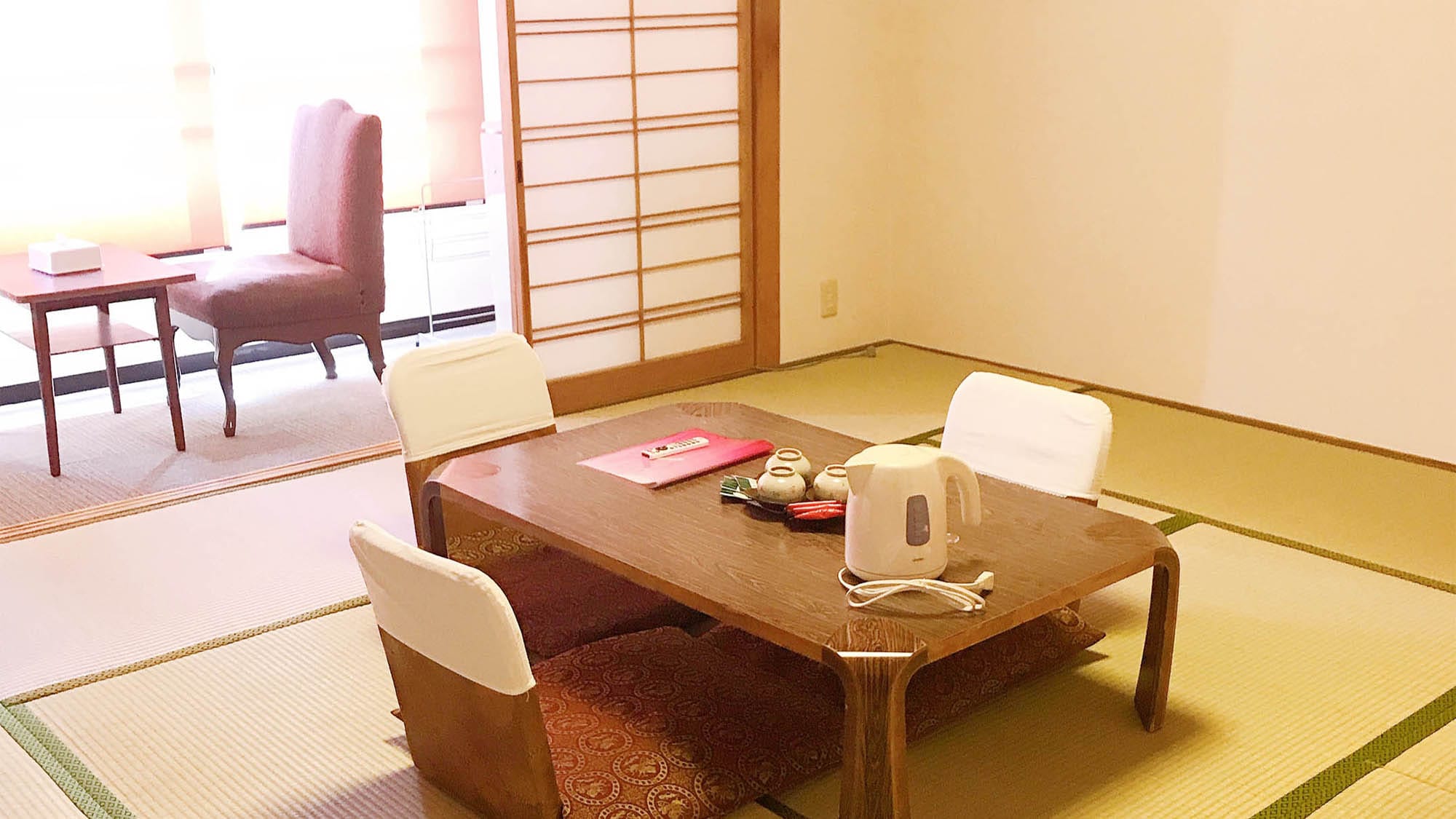 ・ห้องพักแบบญี่ปุ่นขนาด 10 เสื่อทาทามิ ห้องพักกว้างขวาง พักได้ 5 ท่าน
