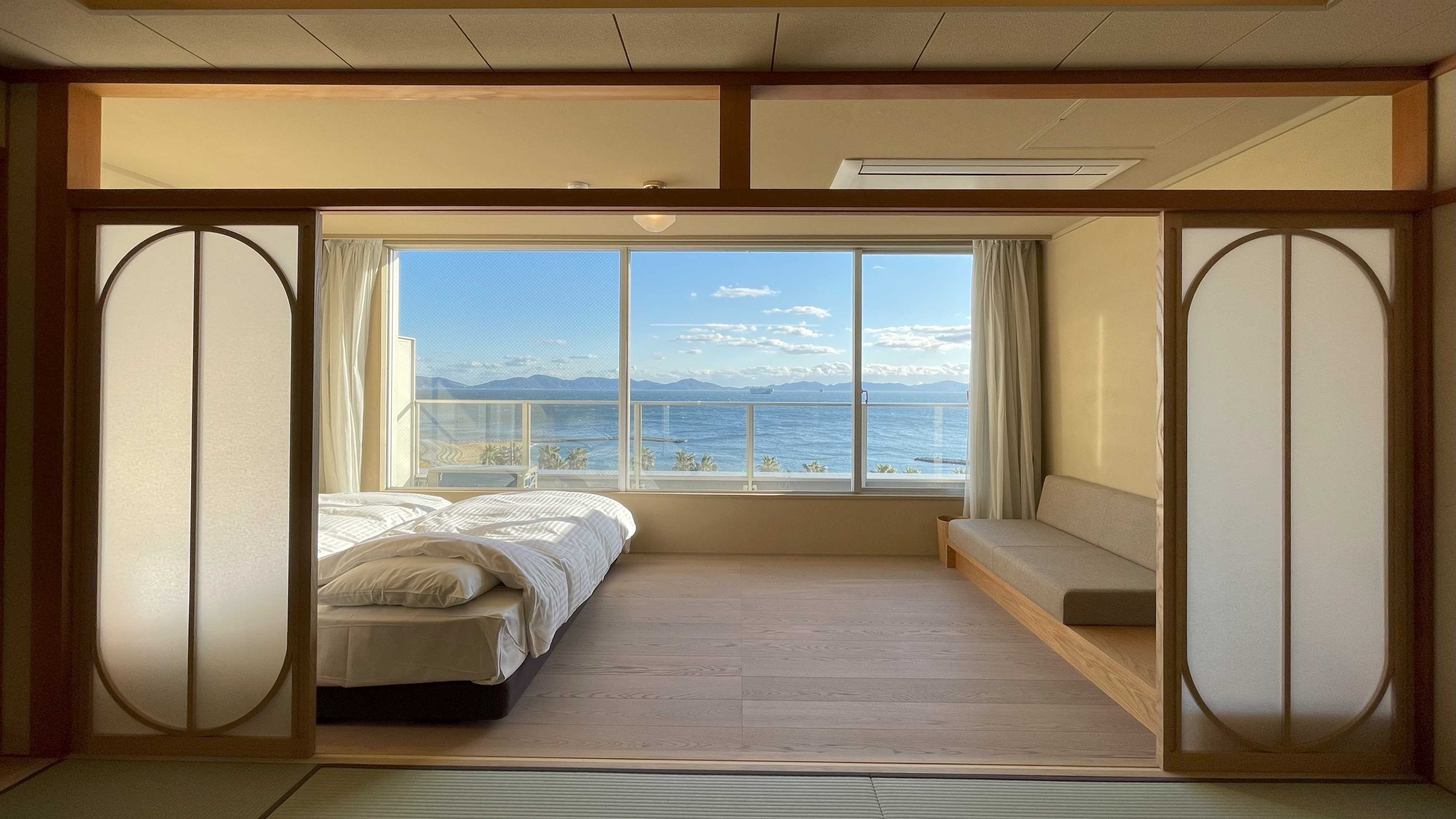 [Top floor Japanese-Western room] ■Bay Room■
