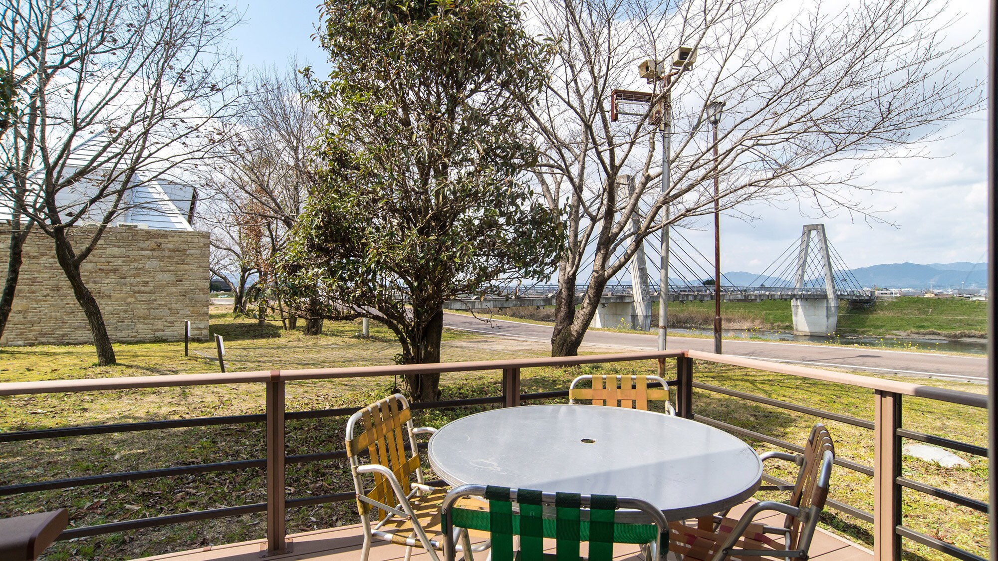 * [Terrace in the cottage] Enjoy a relaxing atmosphere while feeling the nature.