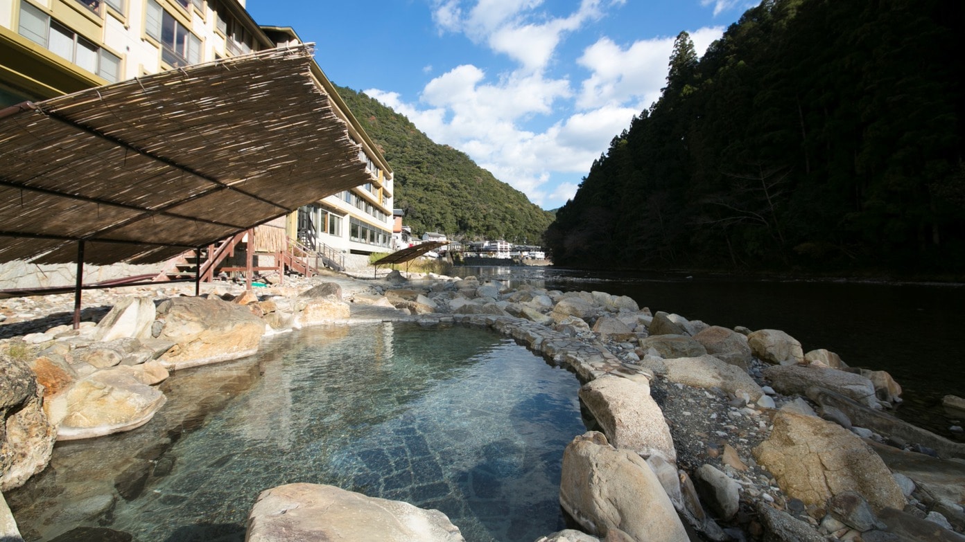 Guests staying at the hotel can also use the hot springs at Kawayu Midoriya, located just a 3-minute walk away.