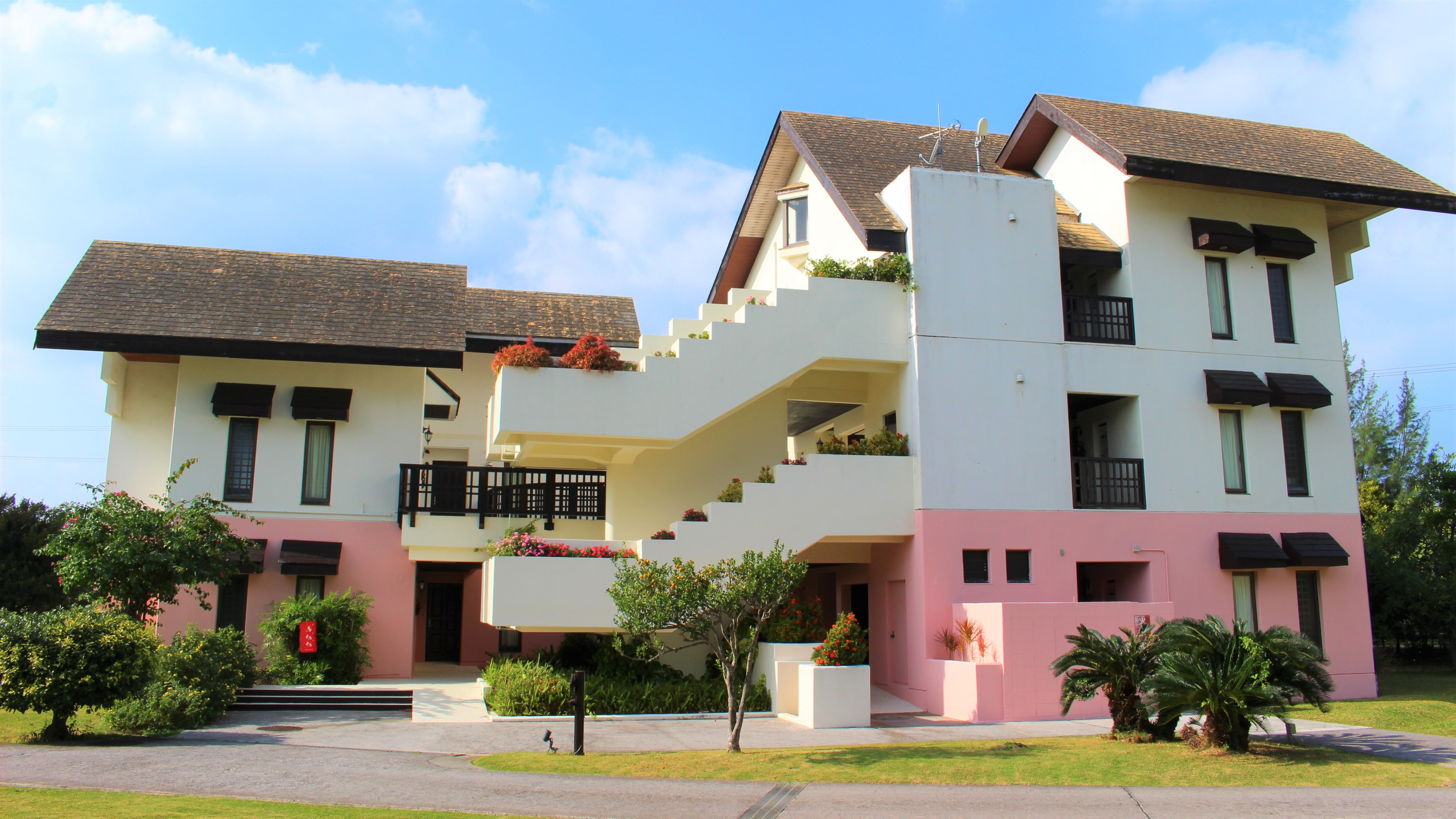 Main cottage (appearance)