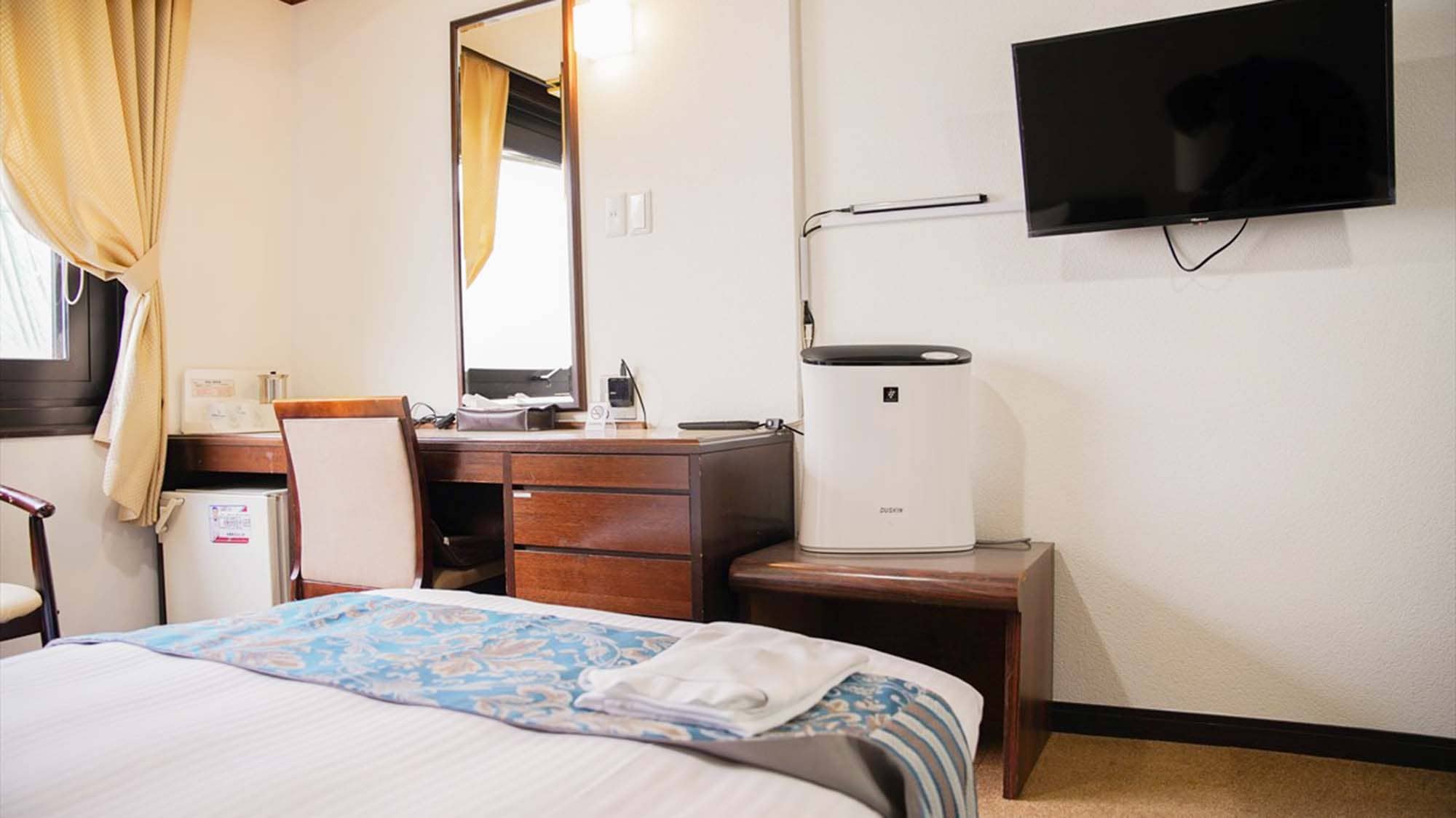 ・ Twin room (smoking) example: Two single beds are available in the room on the 3rd floor.