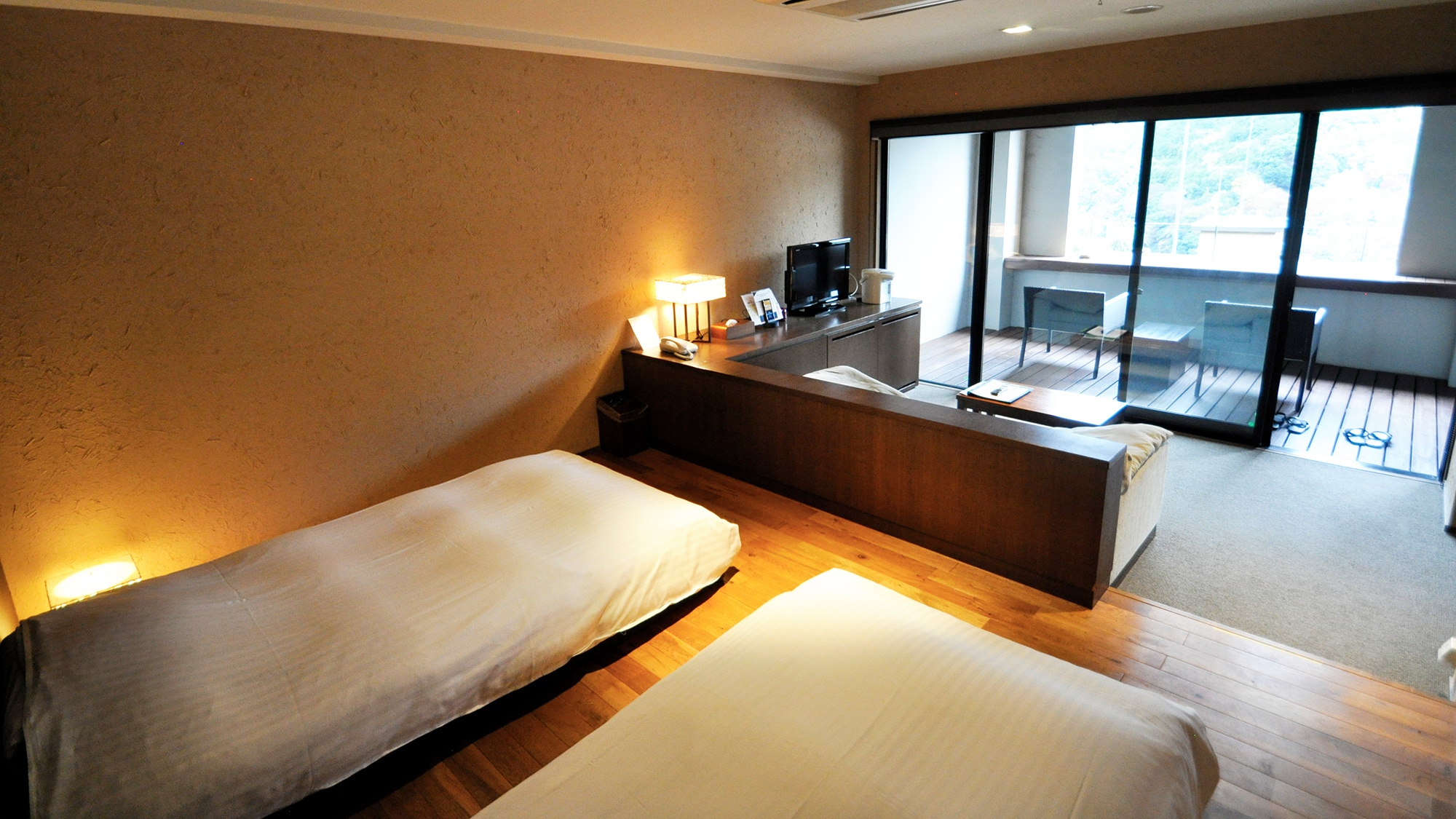 "Deluxe Twin" style Tate with open-air bath of natural hot spring