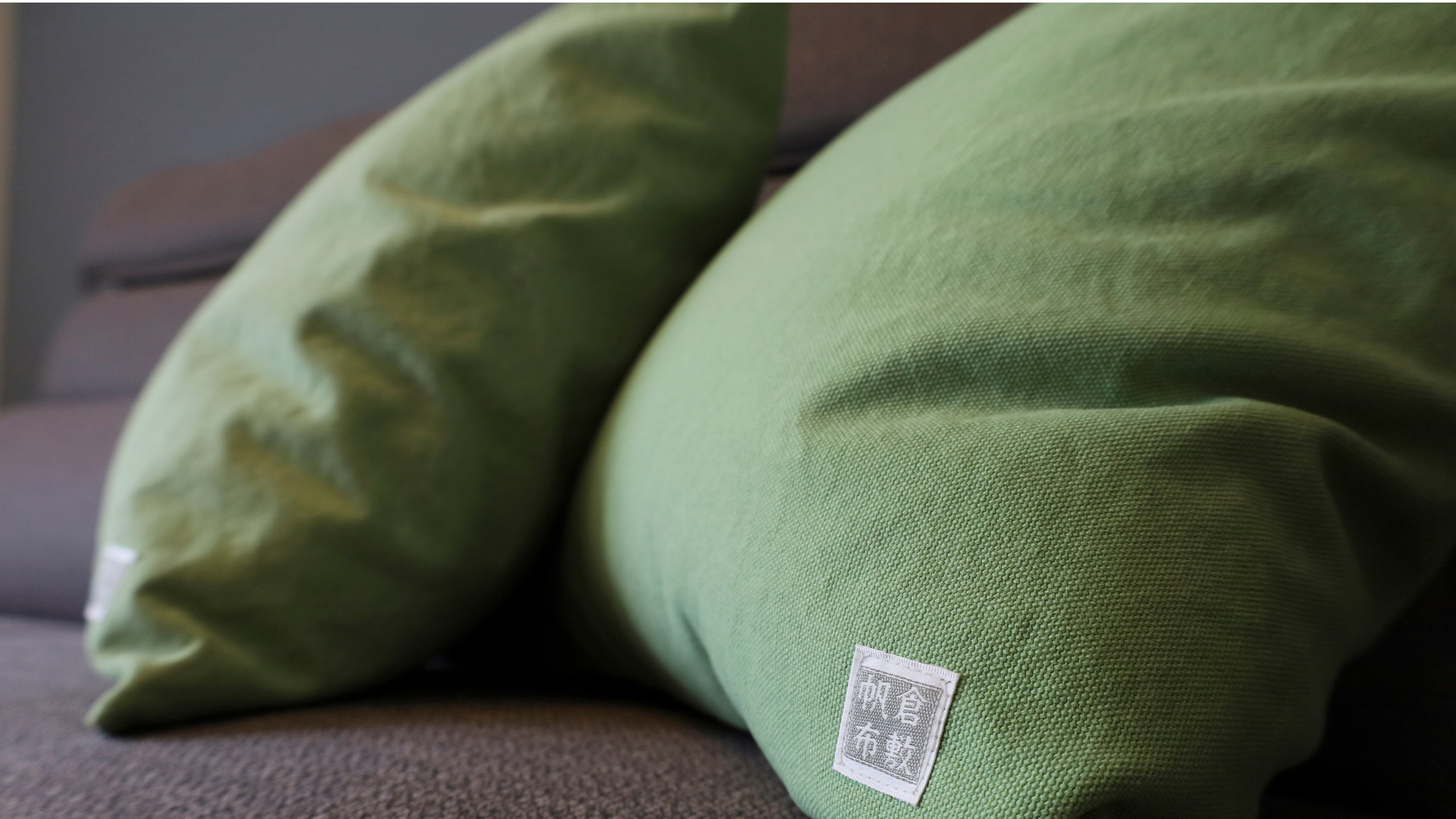 **Exclusive to Suigyoku Floor. Cushion covers are made from Kurashiki canvas, the world's finest canvas.*