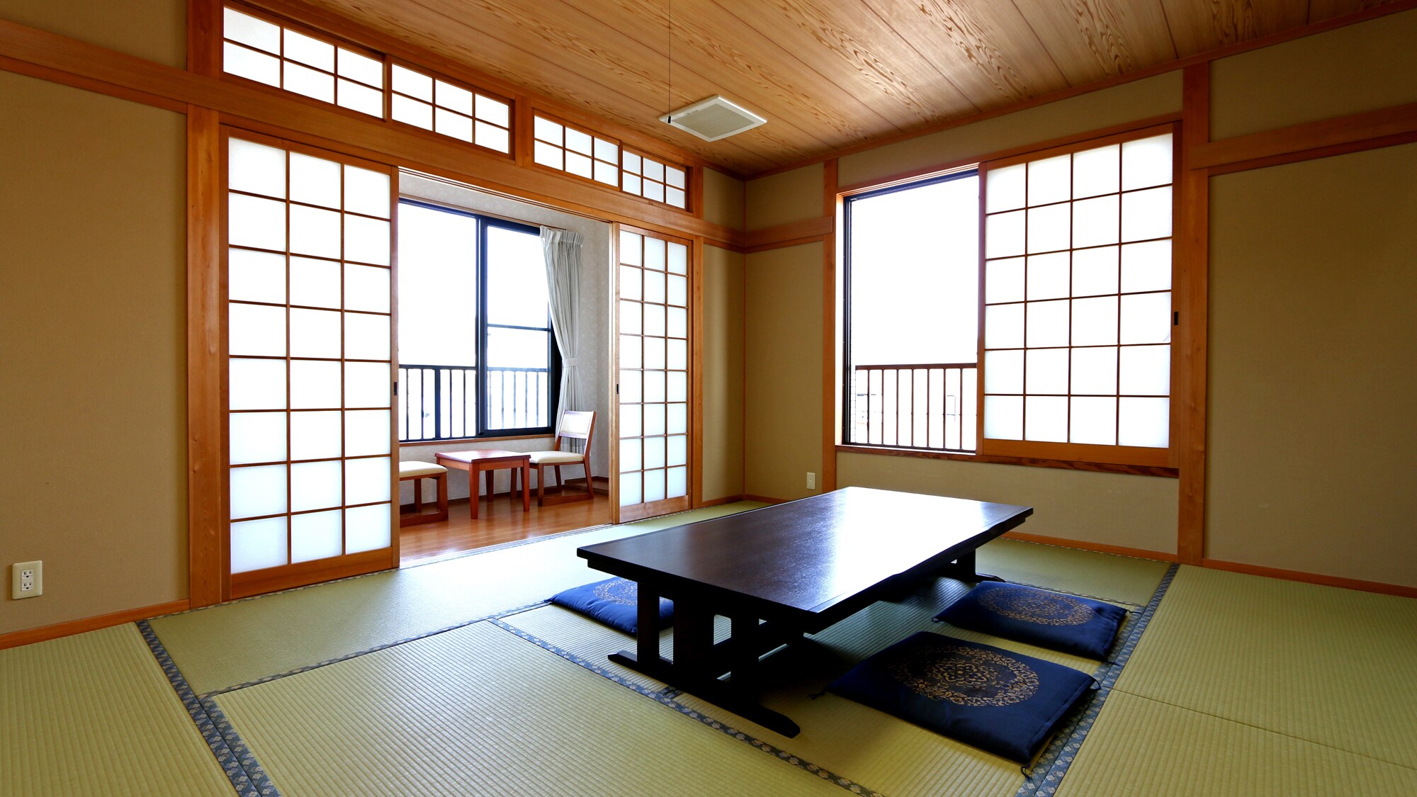 Relaxing 8-10 tatami Japanese-style room