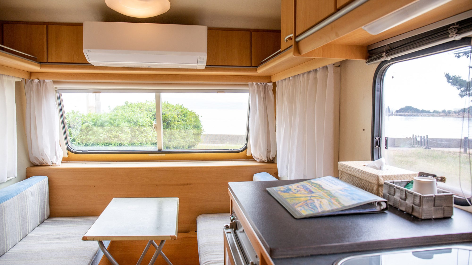 ・ [Mobile home] It is not large, but it is comfortable with air conditioning.