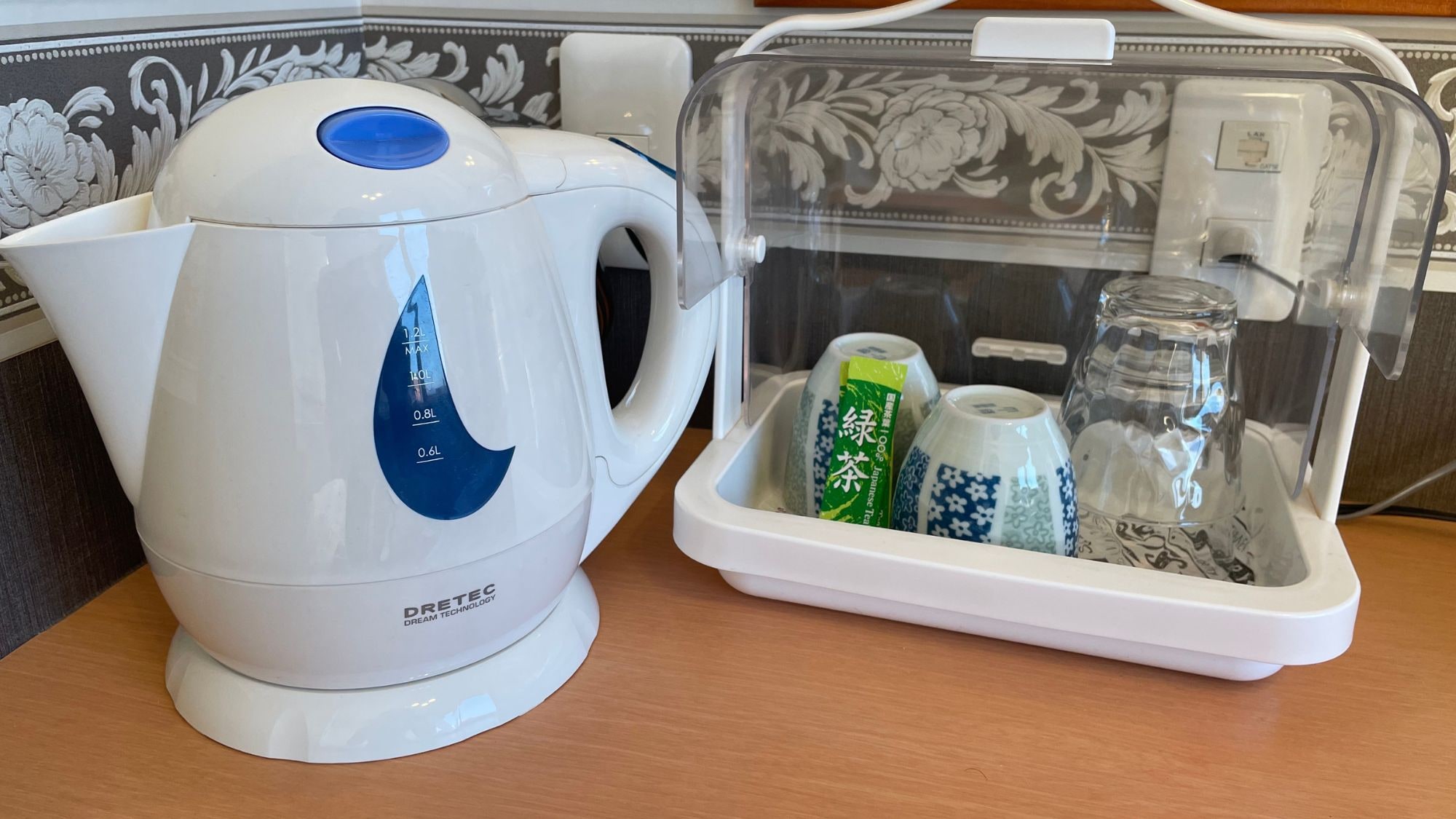 ◆客房-茶具（茶、水壺、熱碗、玻璃杯）