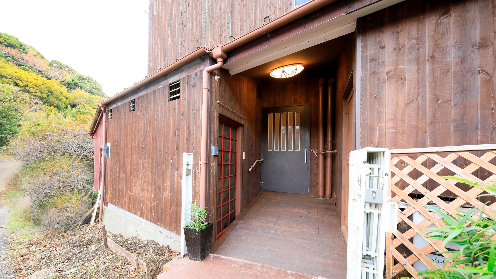 Exterior | Second entrance with wheelchair ramp