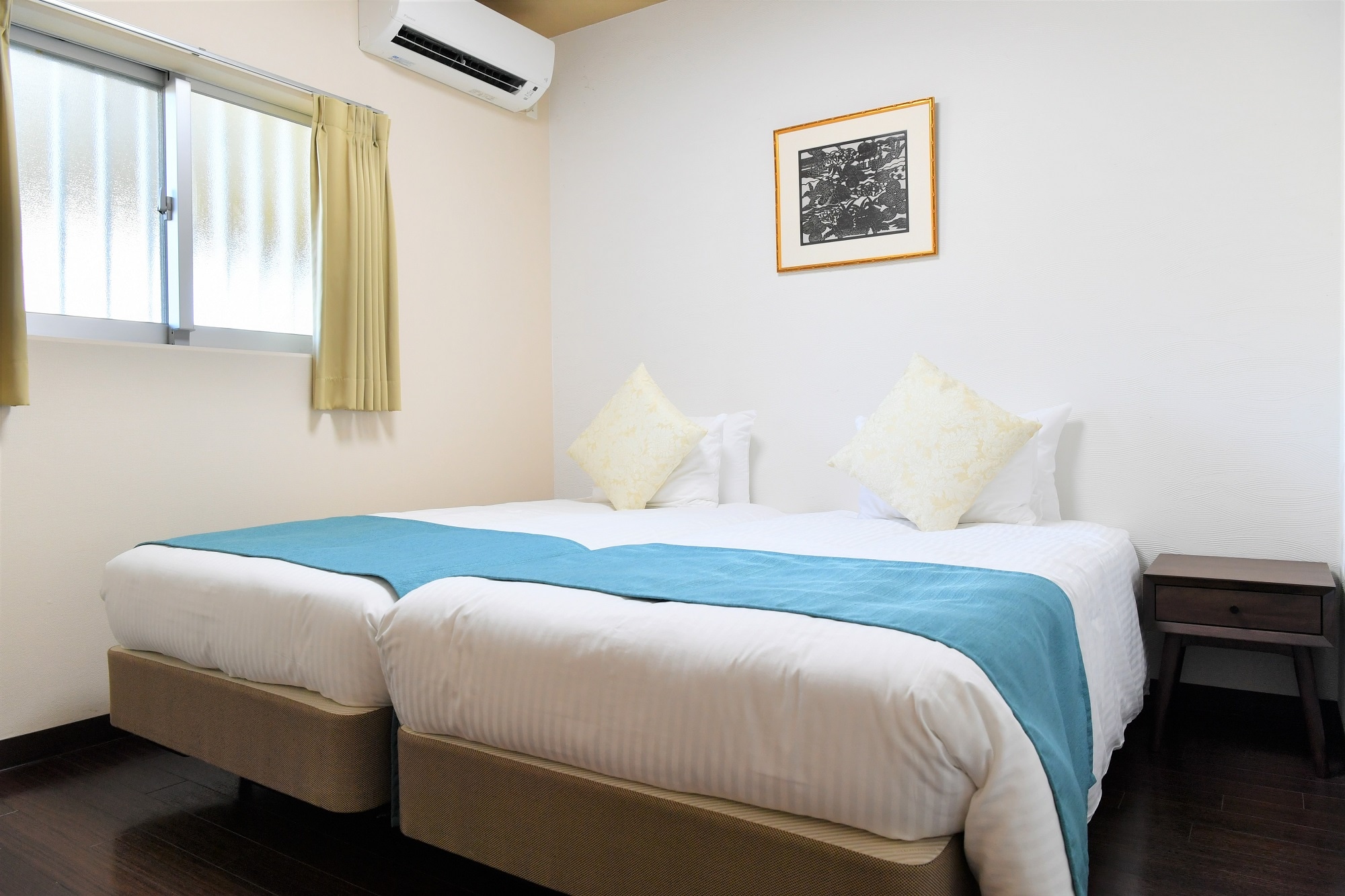 Deluxe room (bedroom) Simmons bed