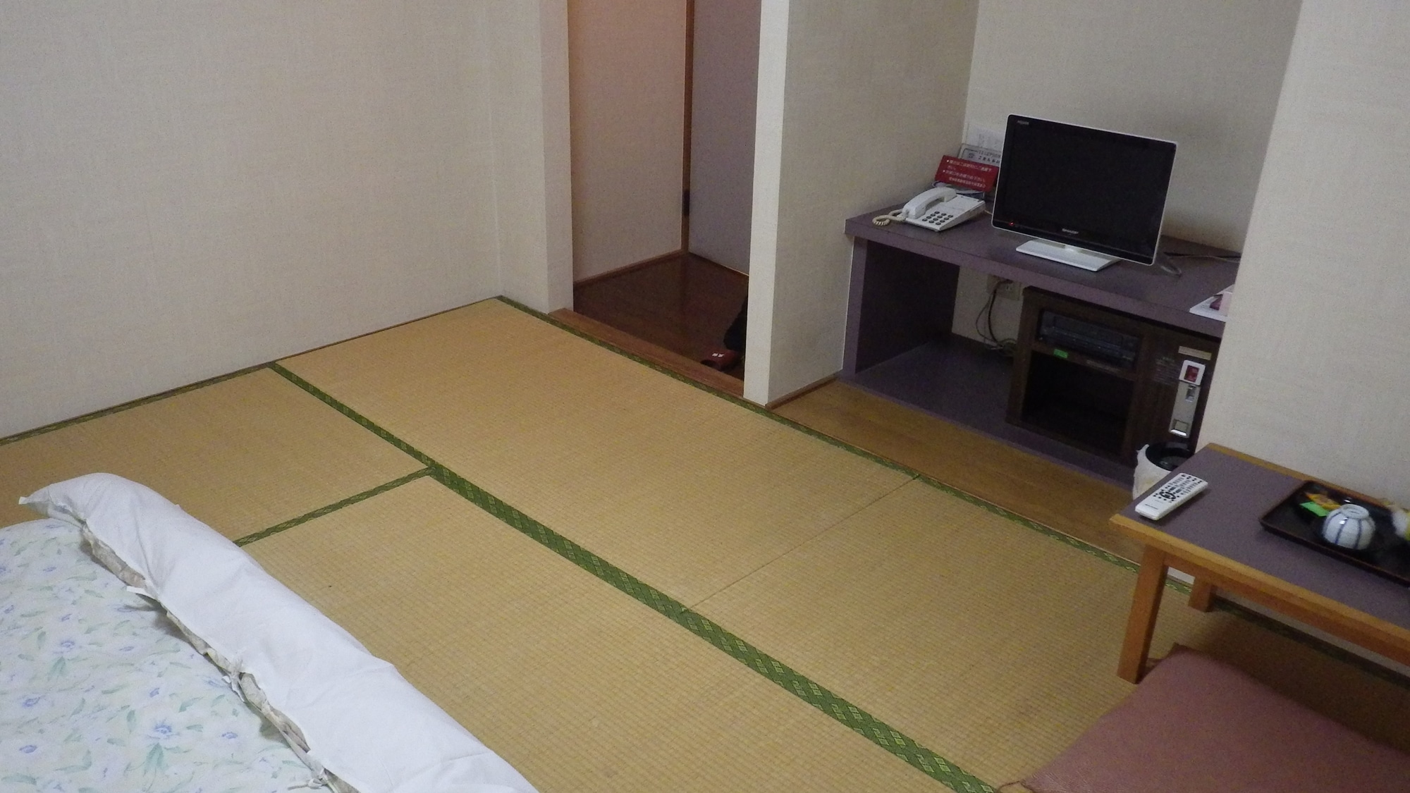 * 6 tatami mats: Please relax and relax. ★ Free internet connection * PC rental is by appointment and LAN card is charged