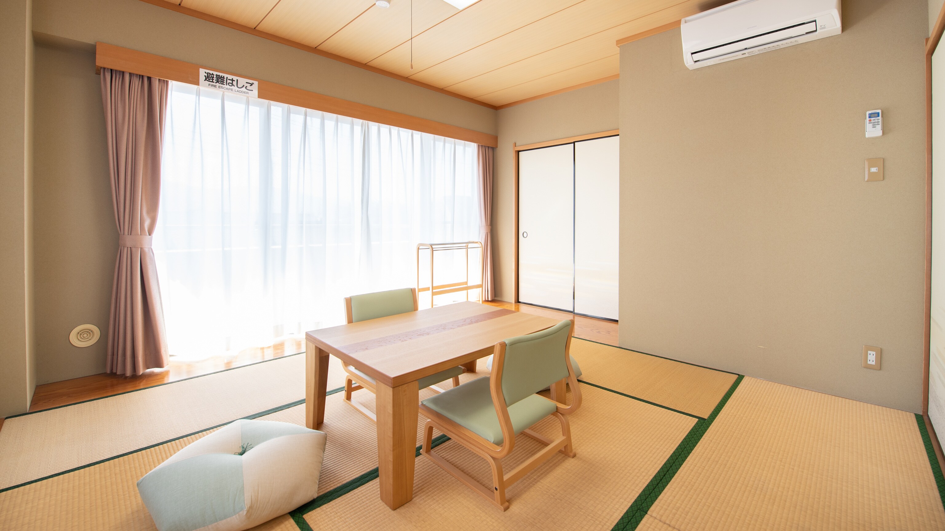[Non-smoking] Japanese-Western room for 1-4 people