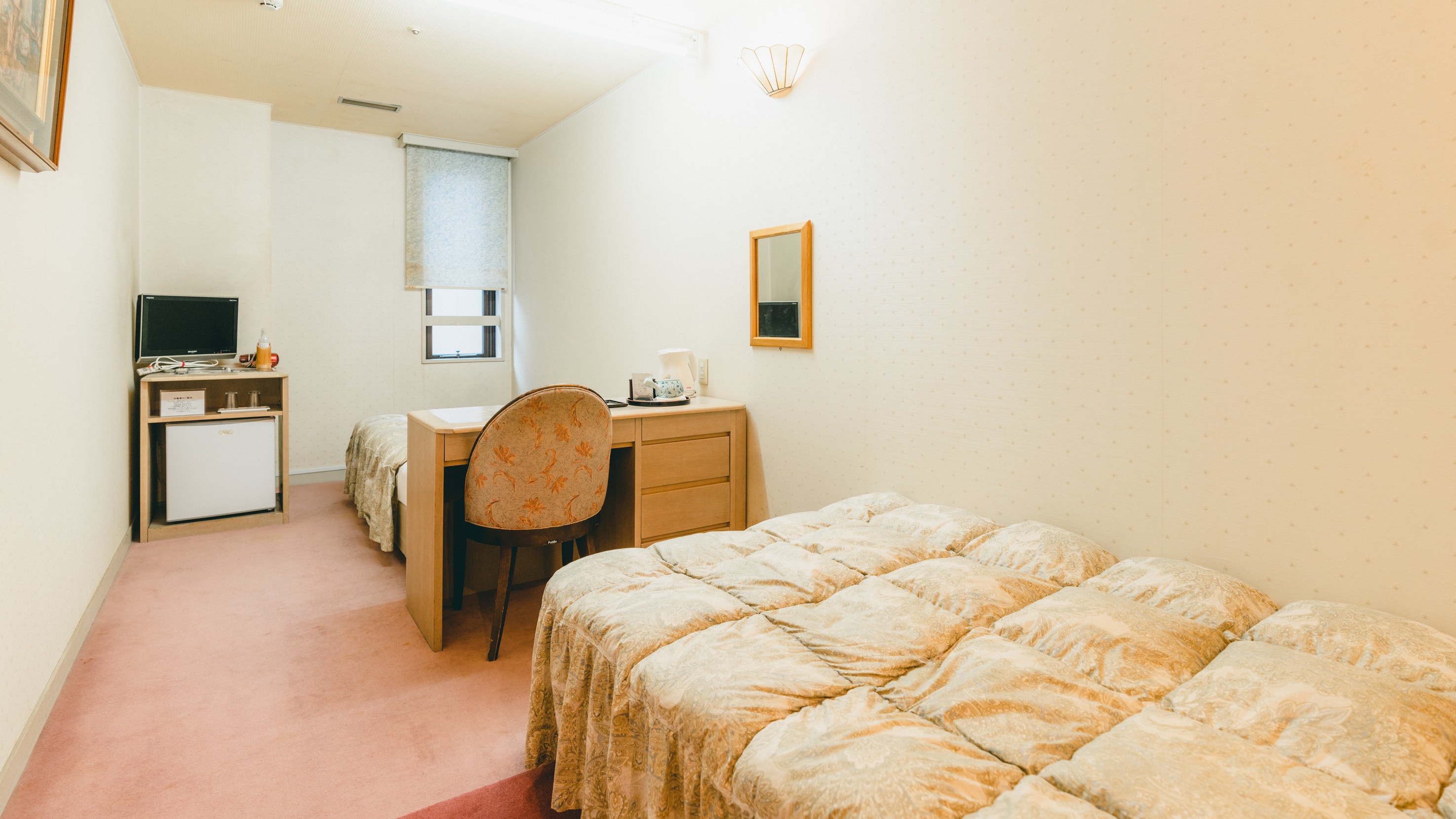 Image of a Western-style single room