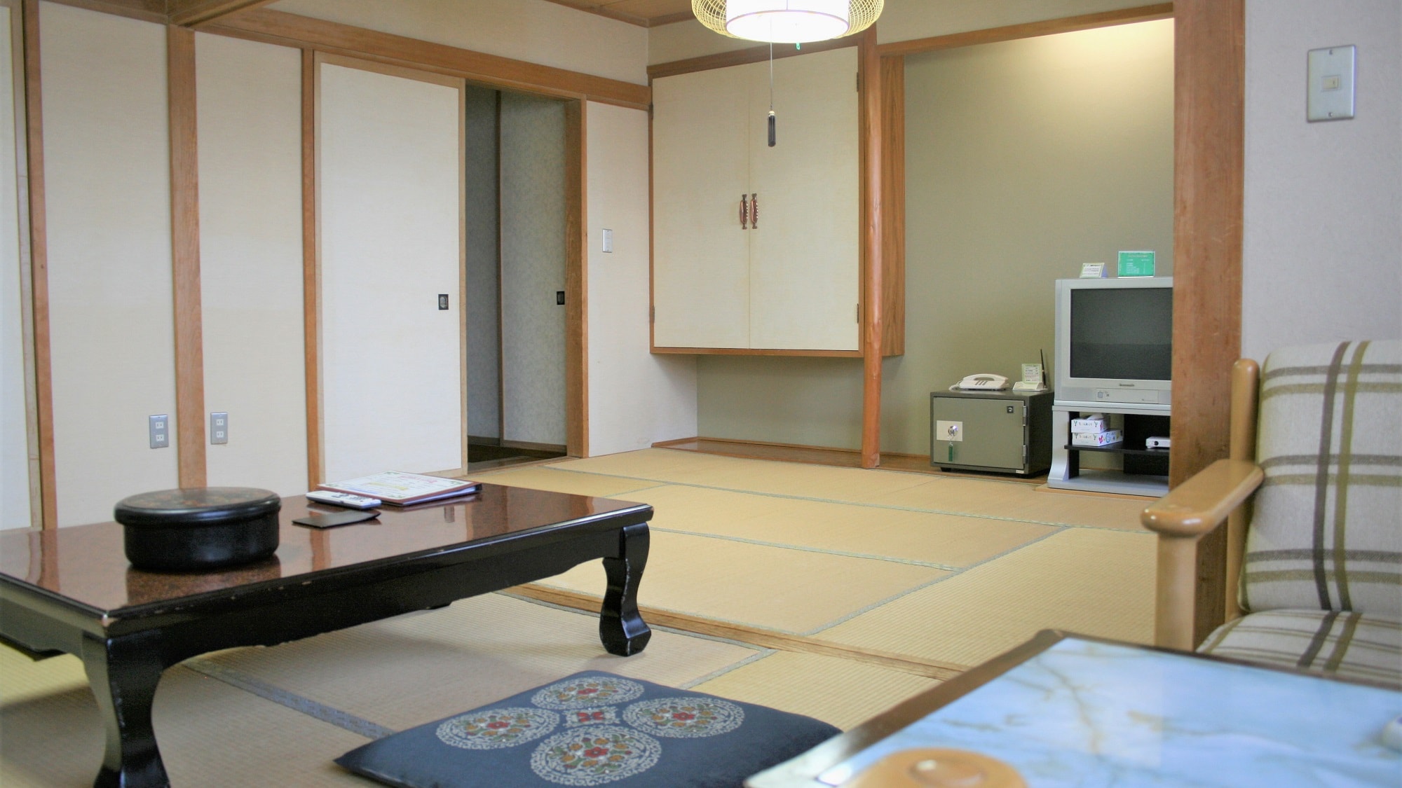 << Old Building >> Japanese-style room 12 tatami mats (smoking allowed) 2nd floor