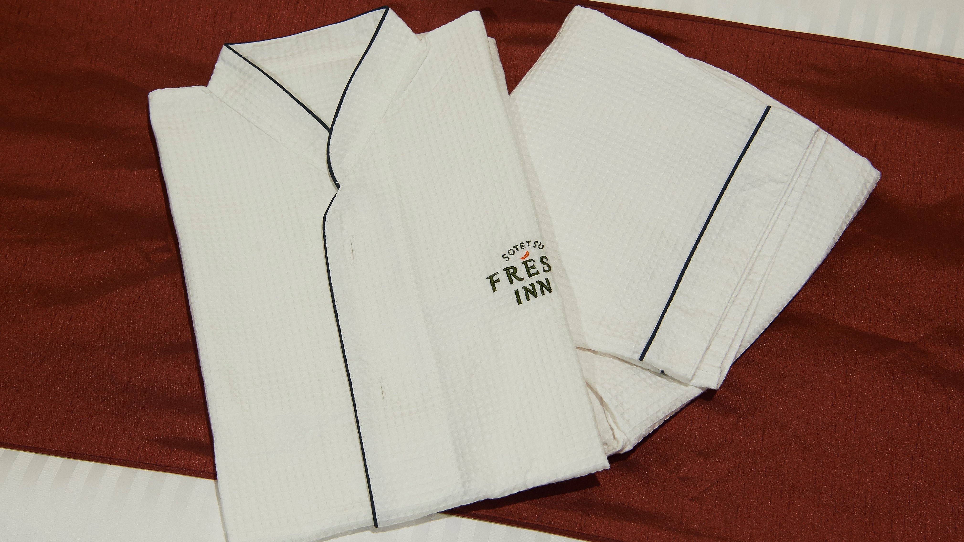 [Room equipment] Upper and lower separate pajamas * Larger ones are also available.