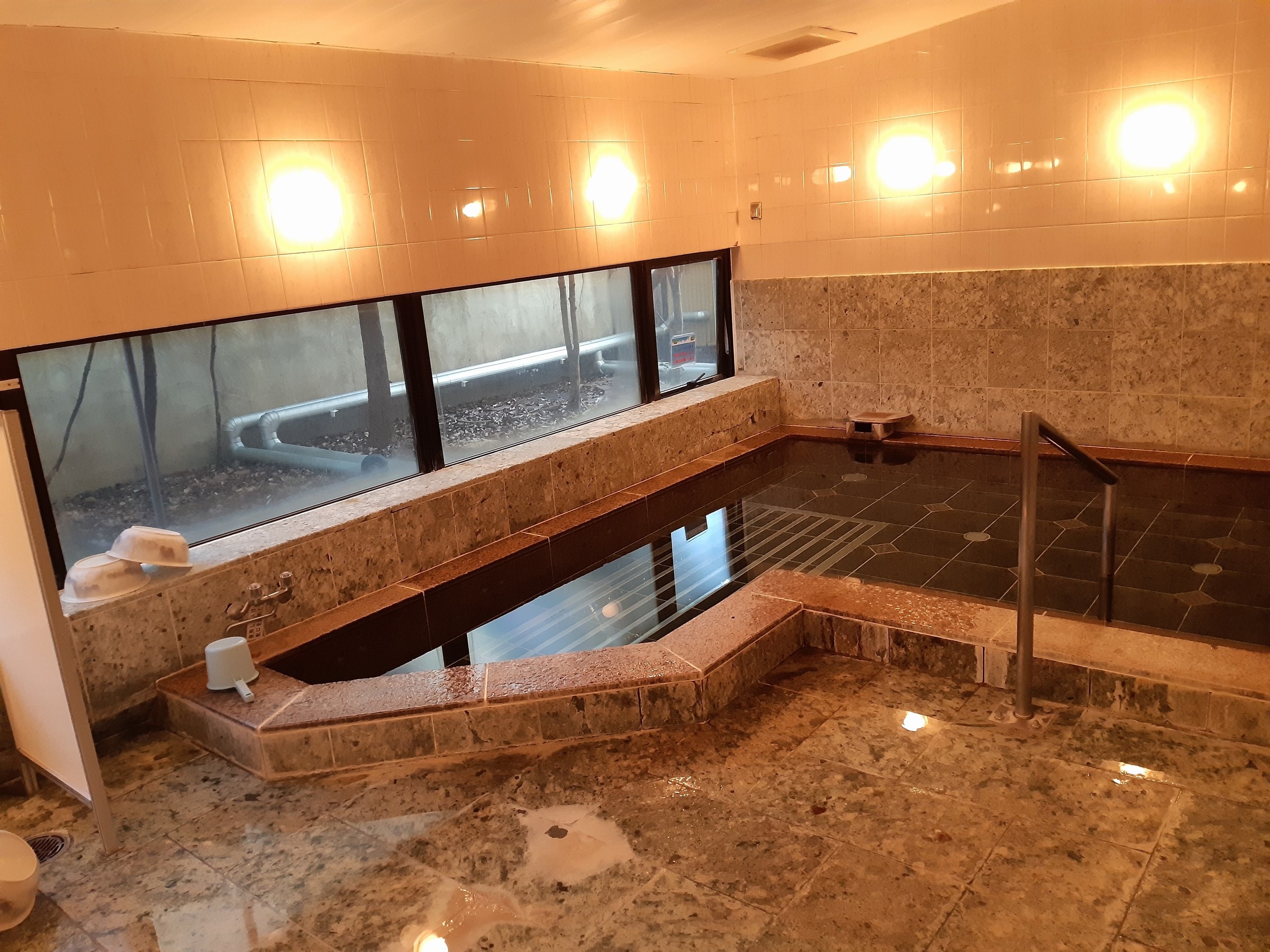 Large communal bath (image)